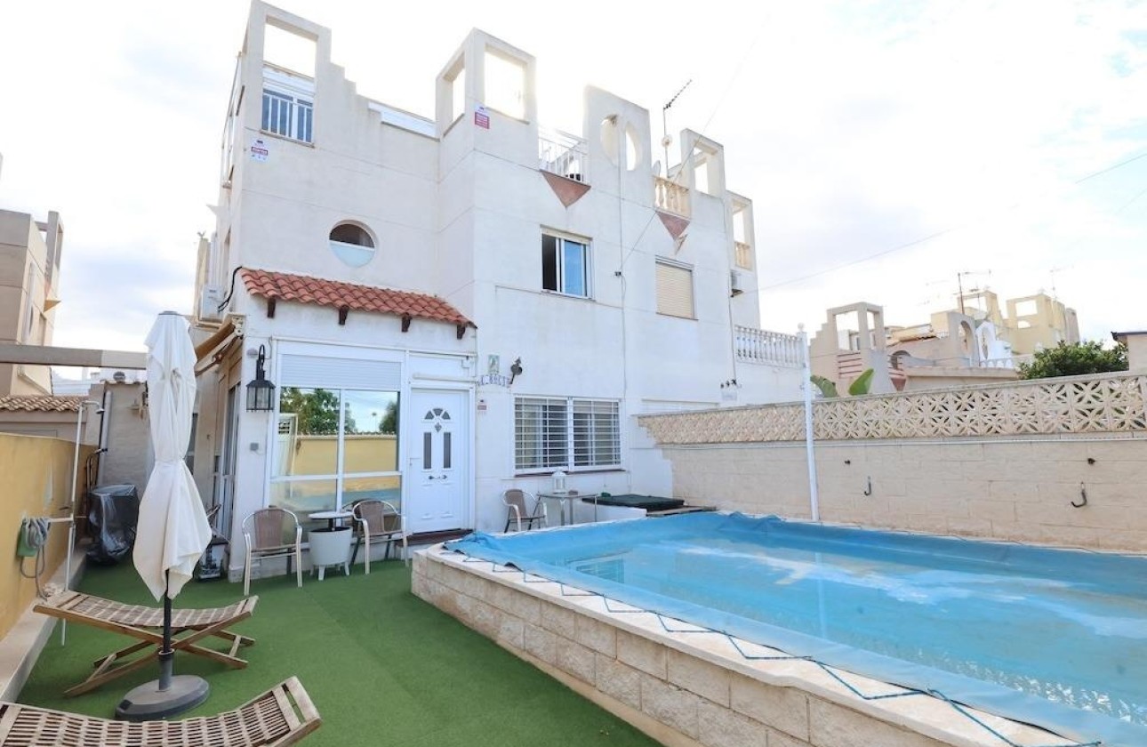 Herverkoop - Halfvrijstaande villa -
Torrevieja - Torretas