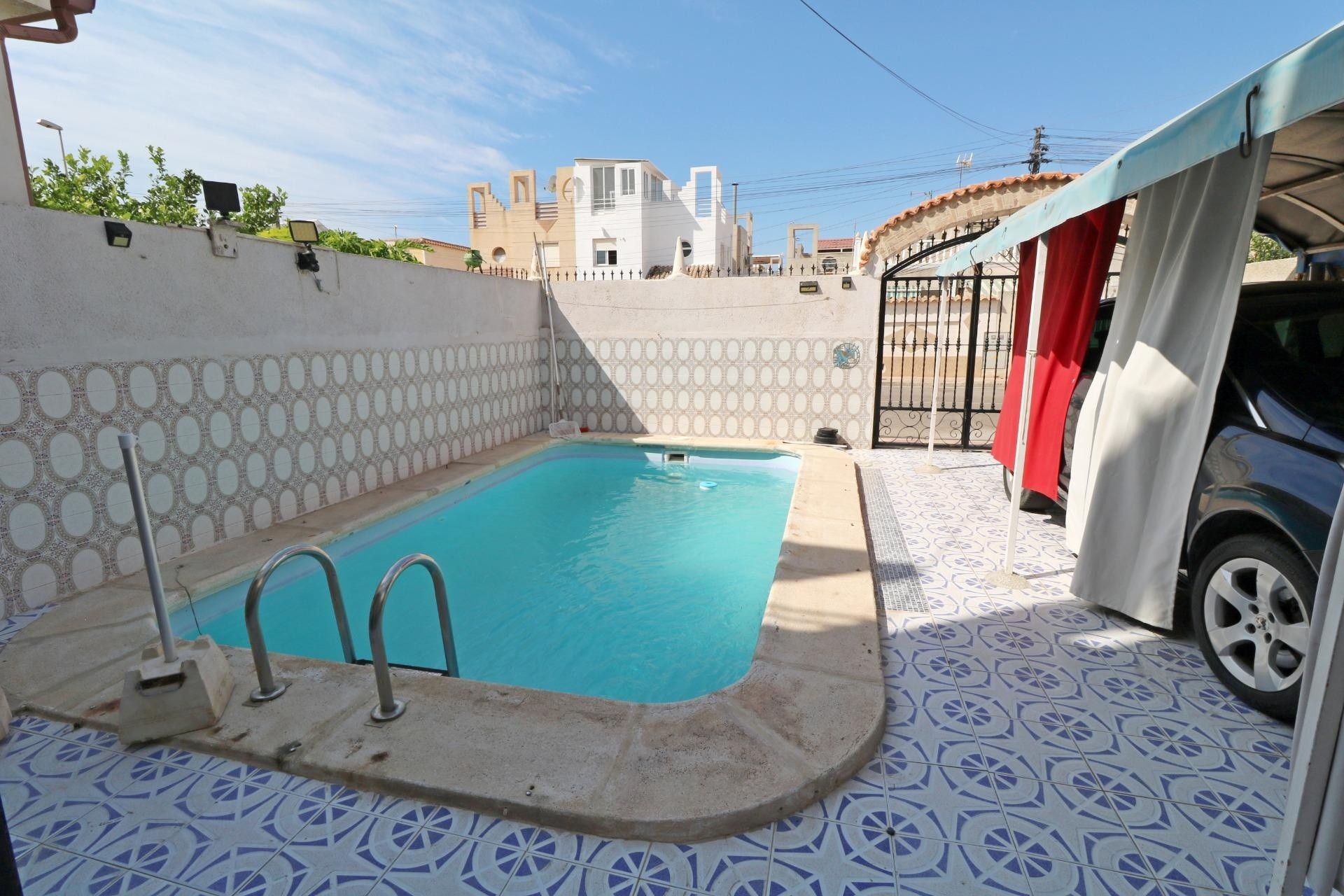 Herverkoop - Halfvrijstaande villa -
Torrevieja - Torretas