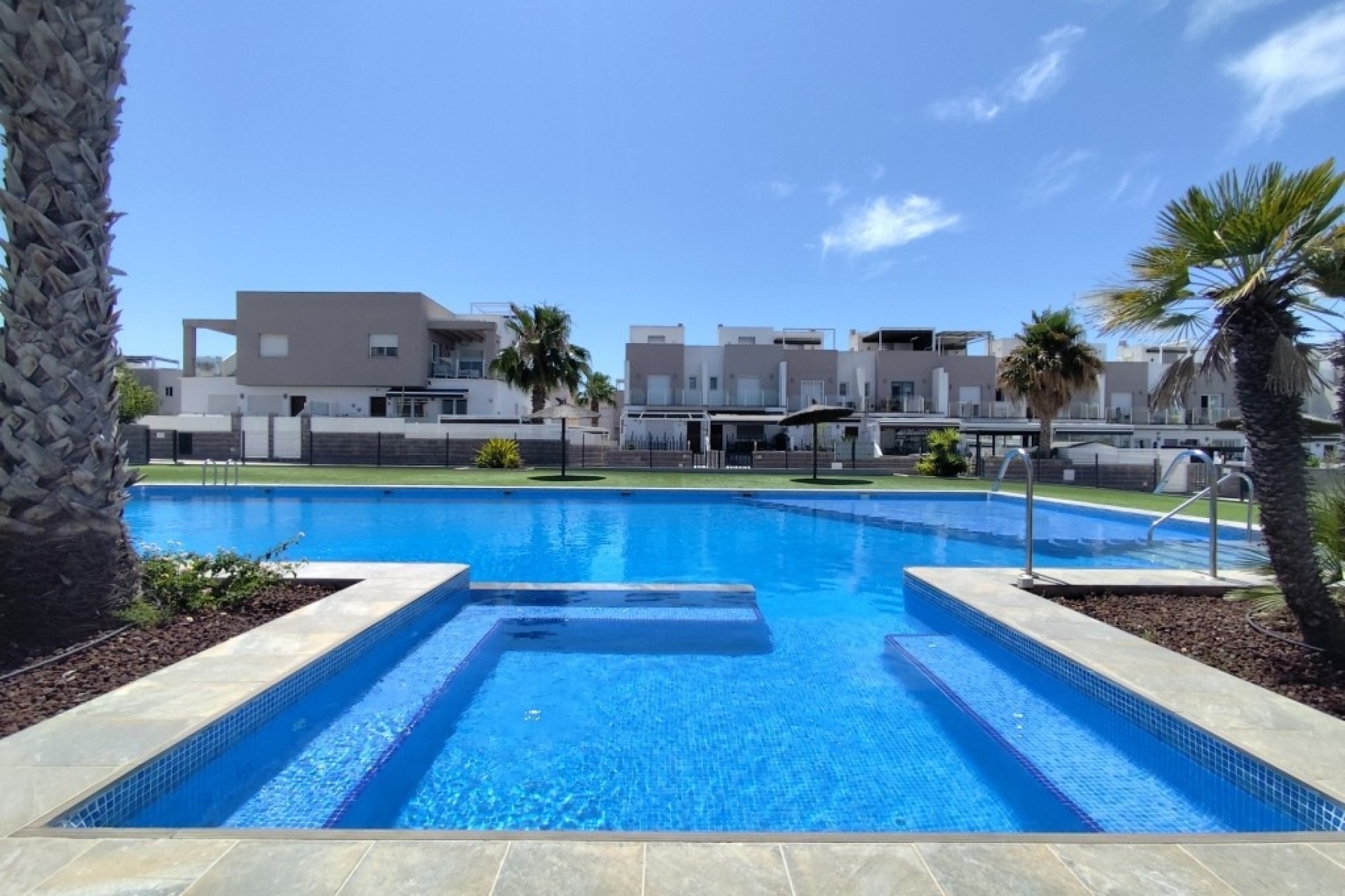 Herverkoop - Halfvrijstaande villa -
Torrevieja