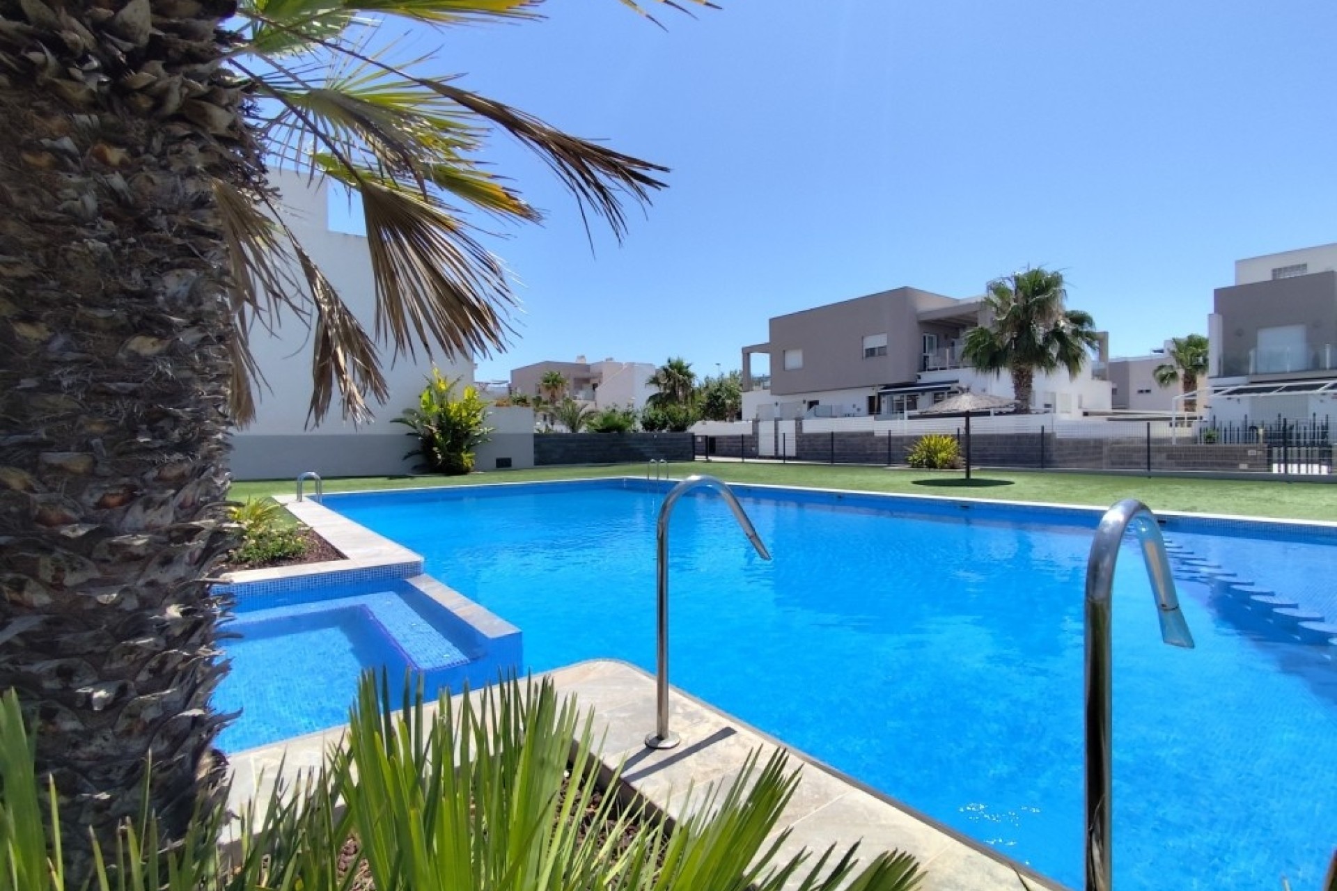 Herverkoop - Halfvrijstaande villa -
Torrevieja