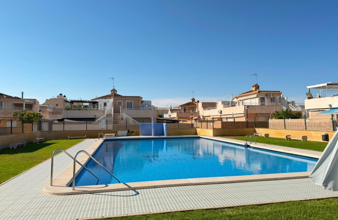 Herverkoop - Halfvrijstaande villa -
Torrevieja
