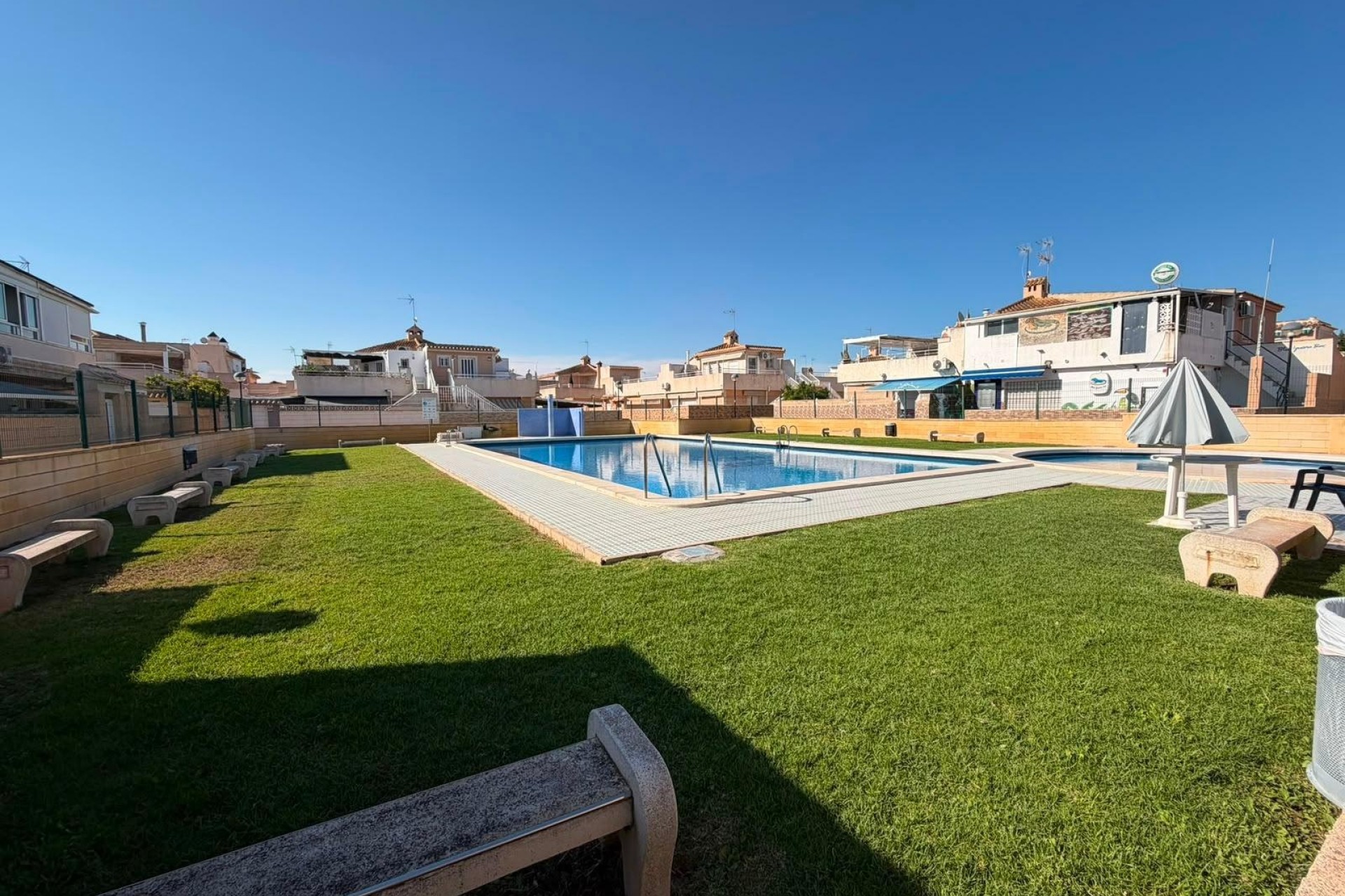 Herverkoop - Halfvrijstaande villa -
Torrevieja