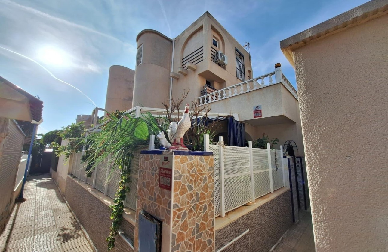 Herverkoop - Halfvrijstaande villa -
Torrevieja
