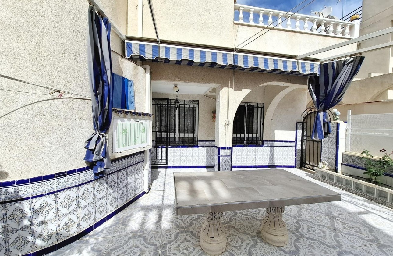 Herverkoop - Halfvrijstaande villa -
Torrevieja