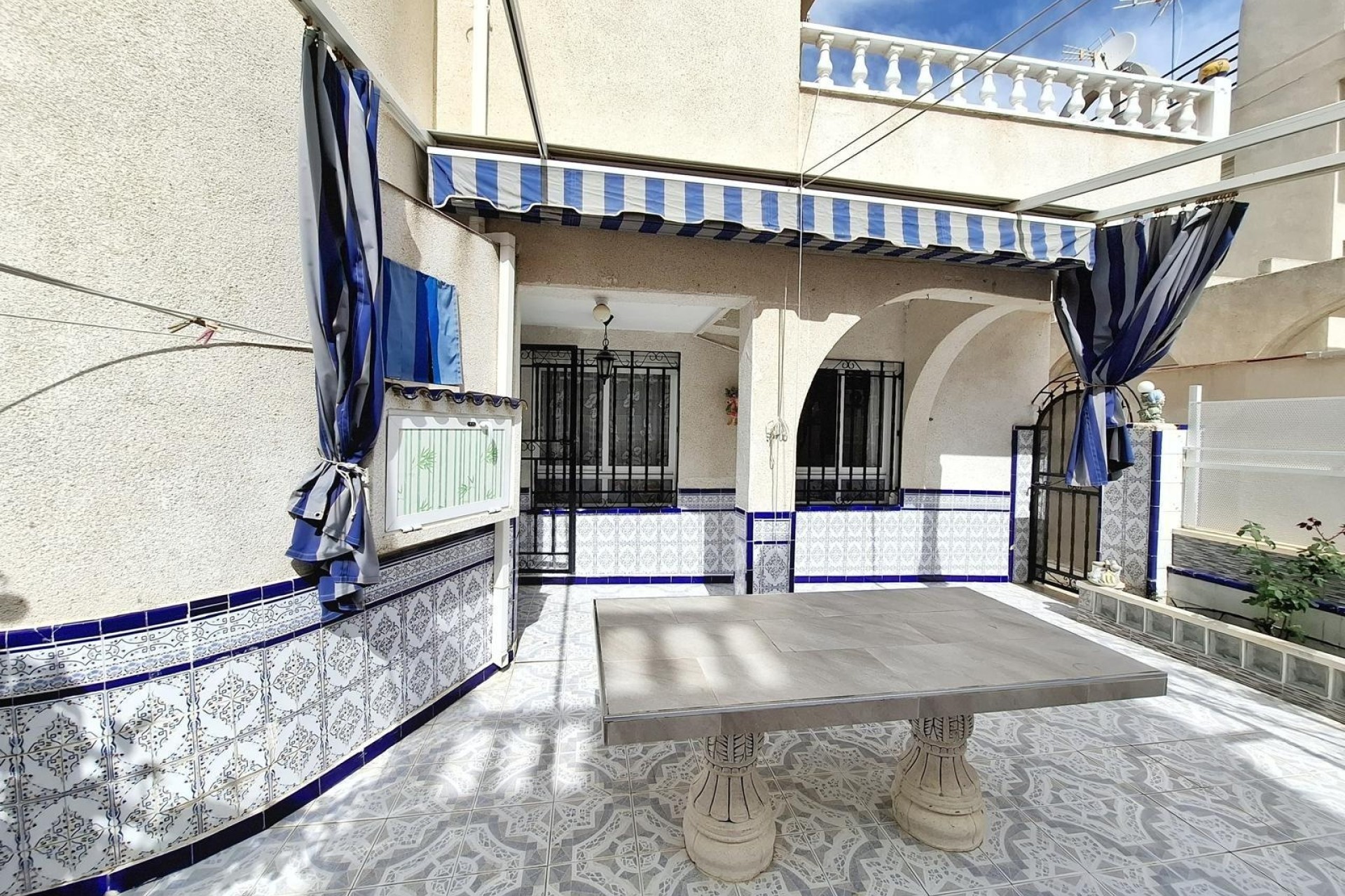Herverkoop - Halfvrijstaande villa -
Torrevieja