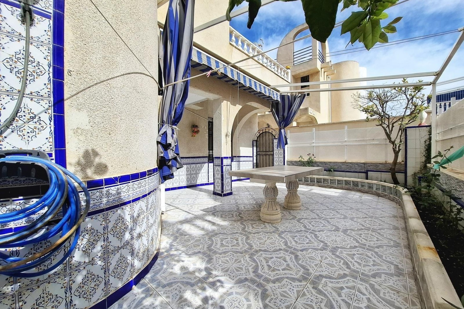 Herverkoop - Halfvrijstaande villa -
Torrevieja