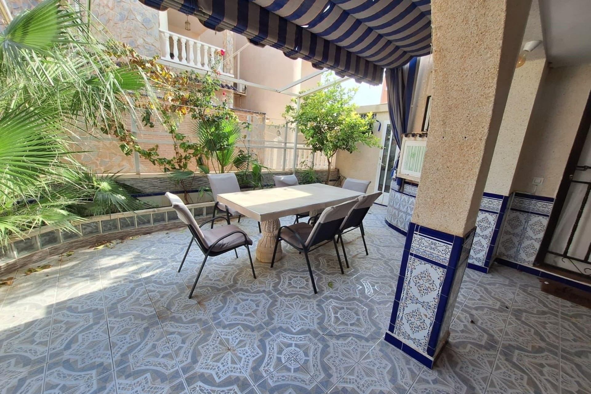Herverkoop - Halfvrijstaande villa -
Torrevieja