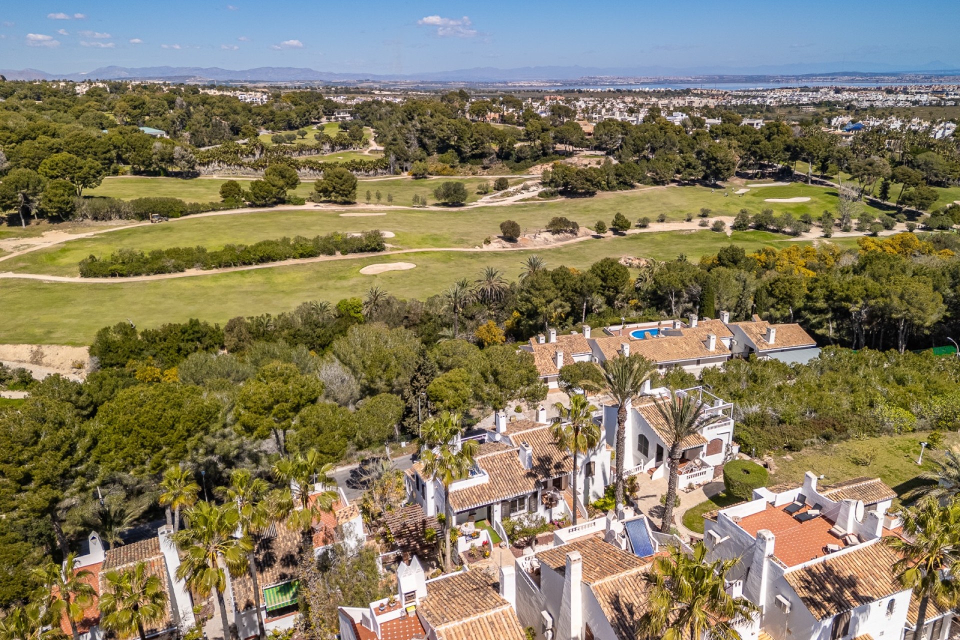 Herverkoop - Halfvrijstaande villa -
Villamartín - Fortuna