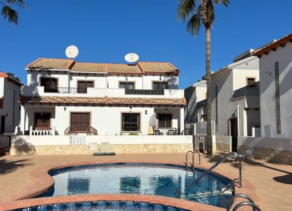 Herverkoop - Halfvrijstaande villa -
Villamartín