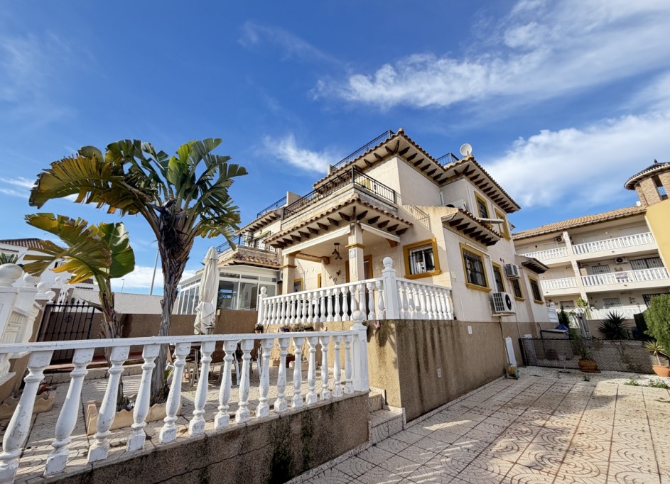 Herverkoop - Halfvrijstaande villa -
Villamartín