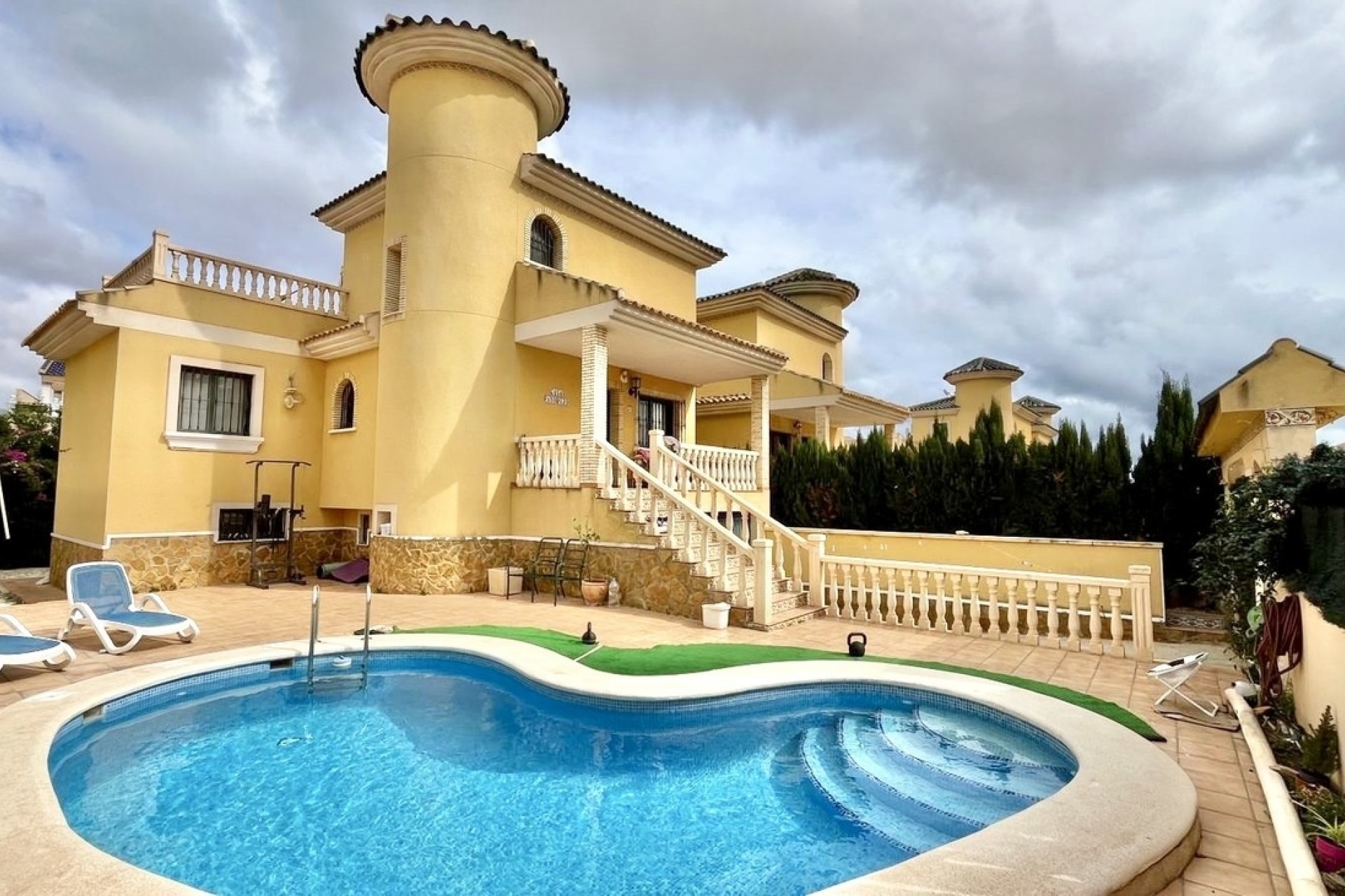 Herverkoop - Halfvrijstaande villa -
Villamartín