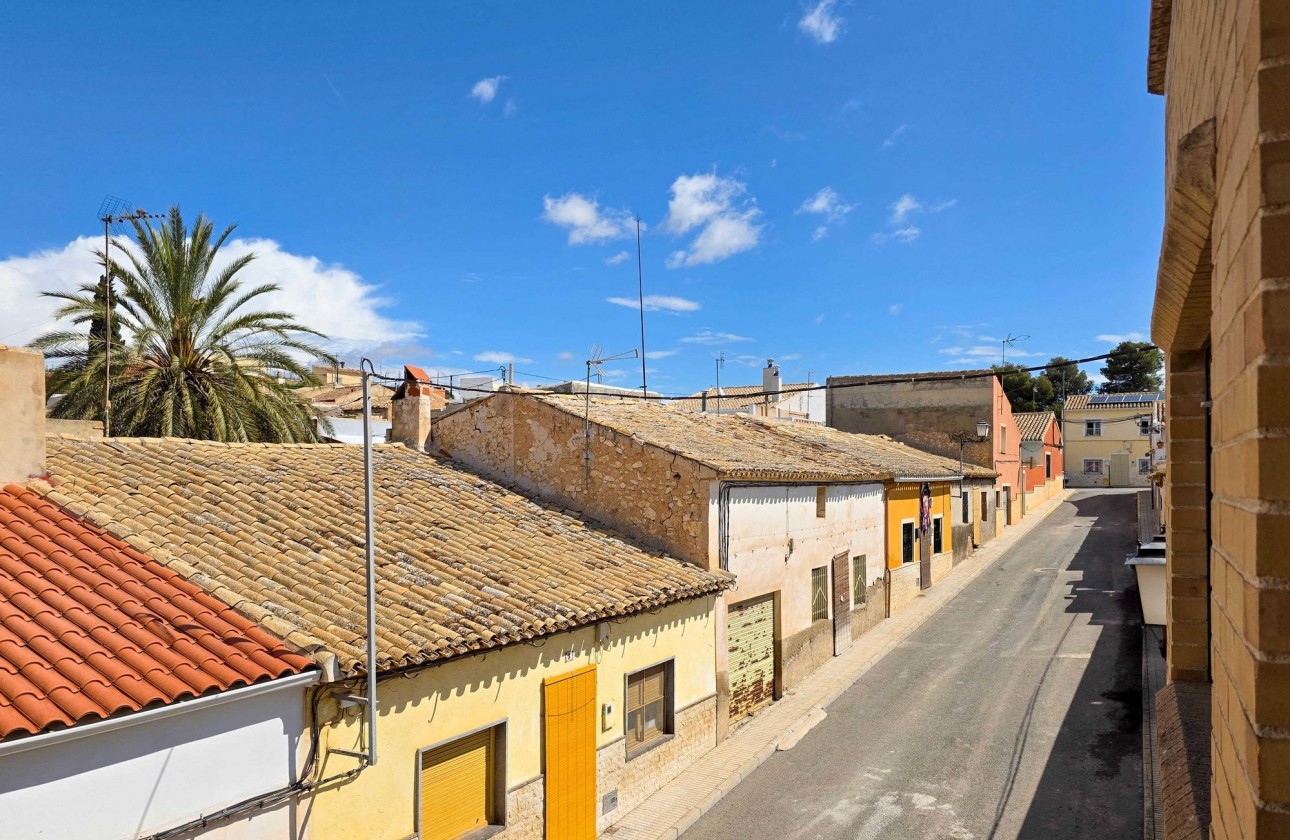 Herverkoop - Herenhuis -
Pinoso