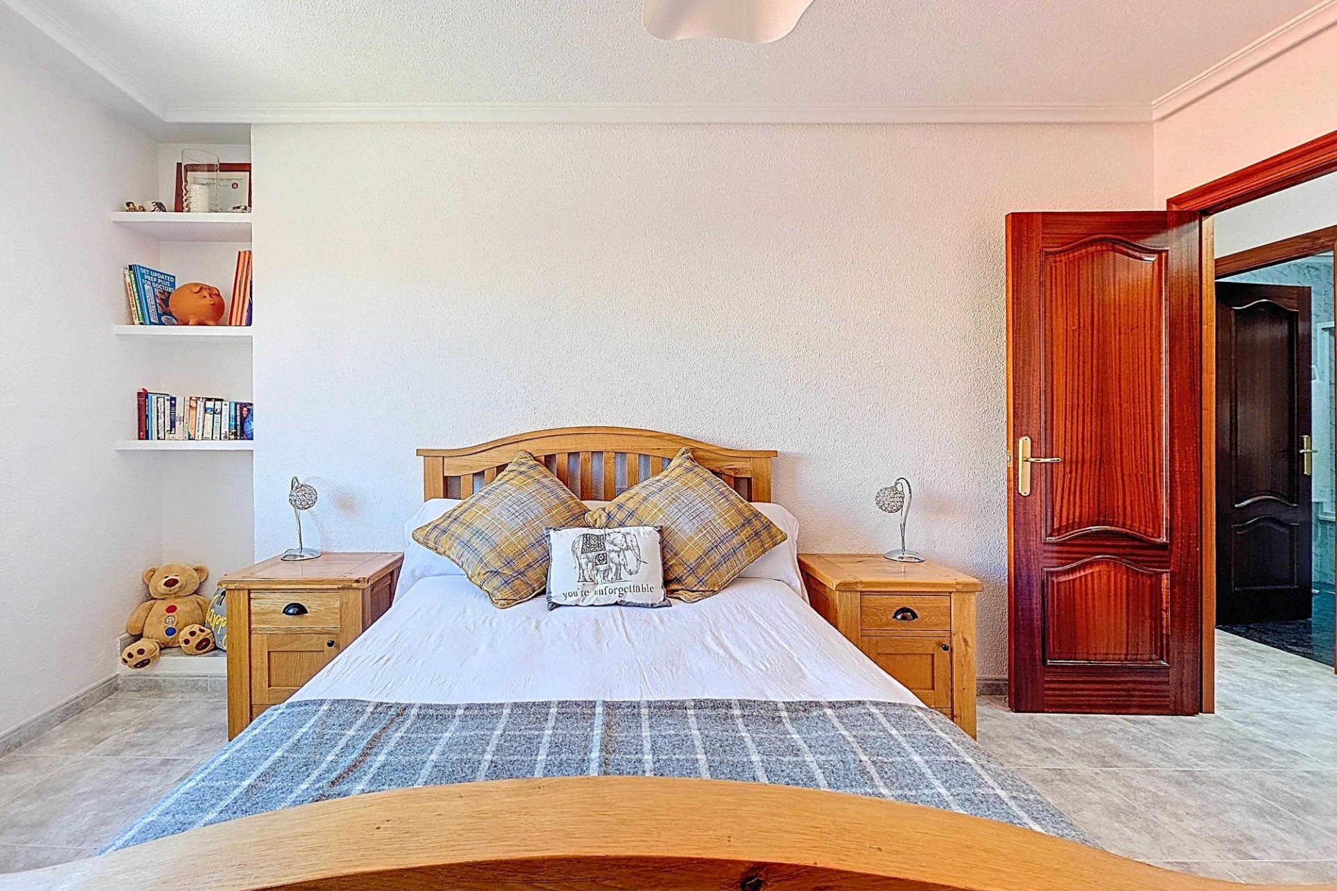 Herverkoop - Herenhuis -
Pinoso