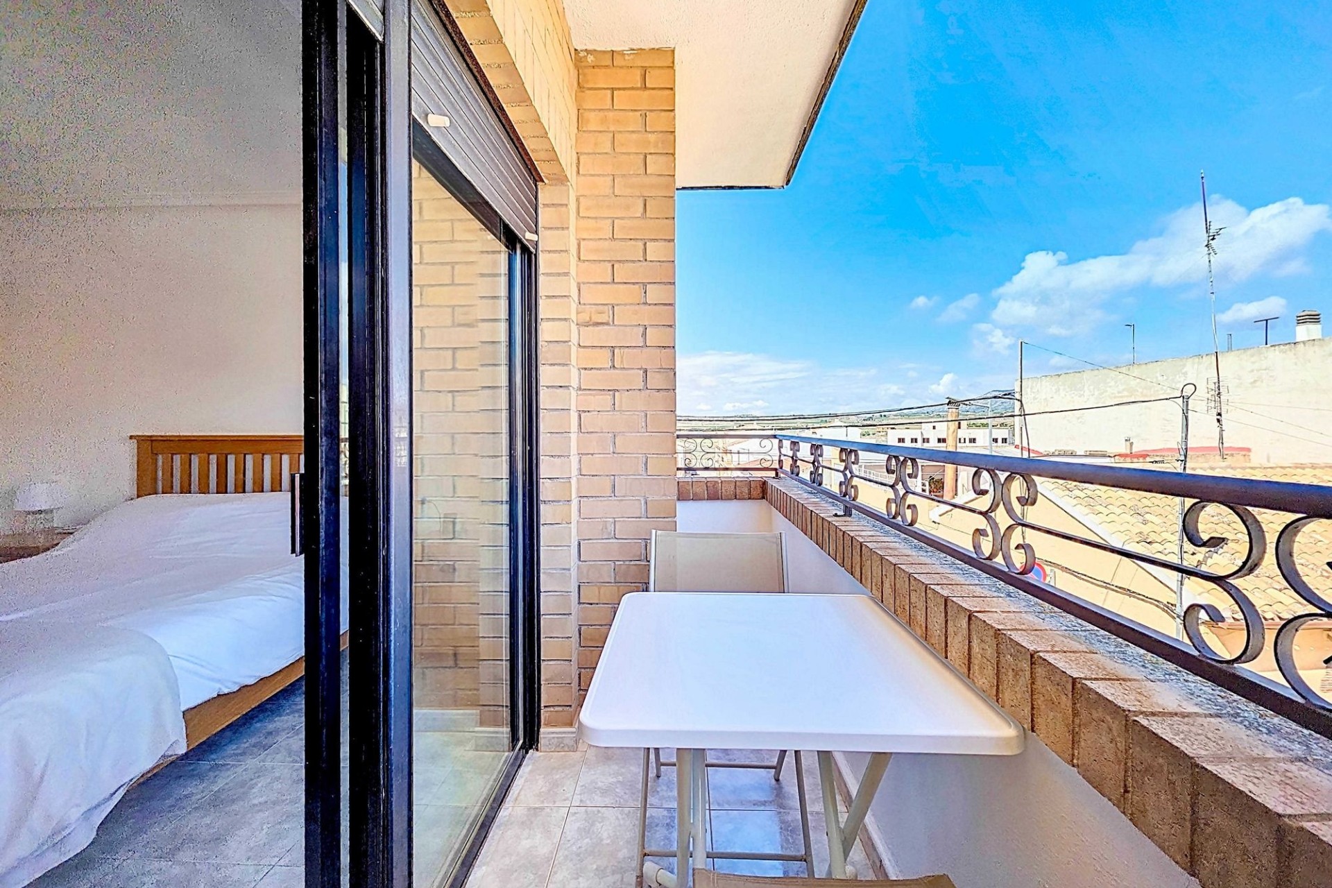 Herverkoop - Herenhuis -
Pinoso