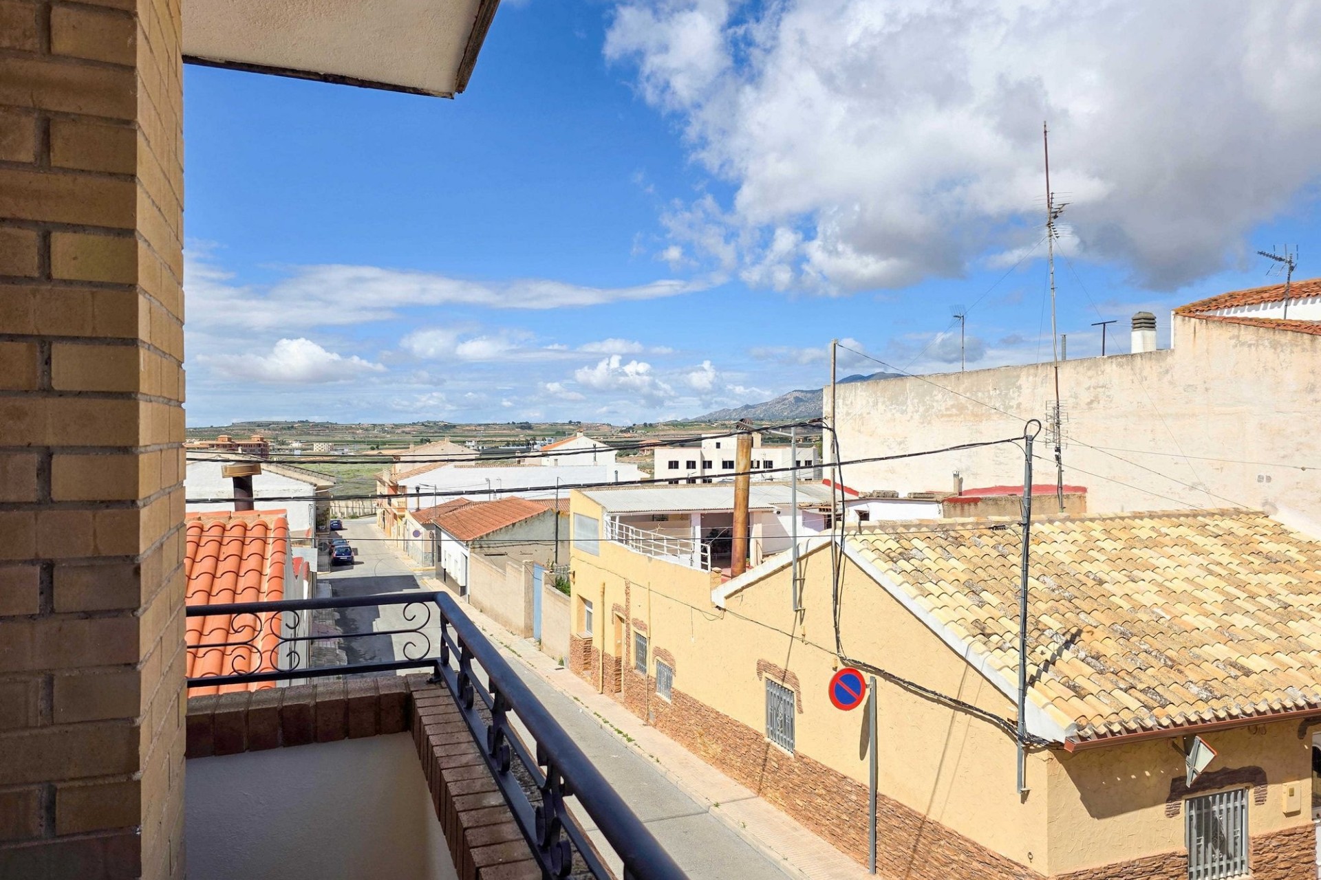 Herverkoop - Herenhuis -
Pinoso