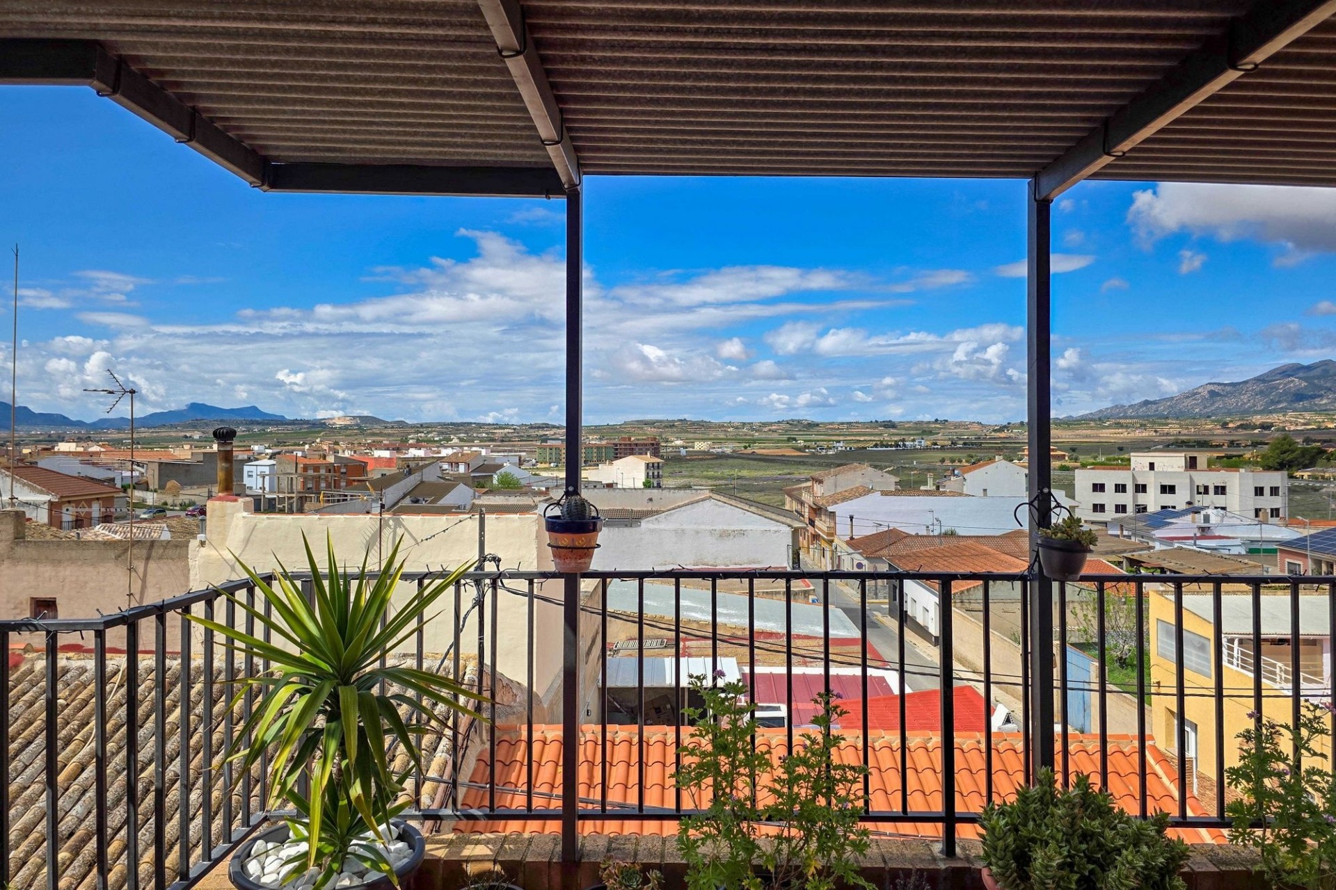 Herverkoop - Herenhuis -
Pinoso