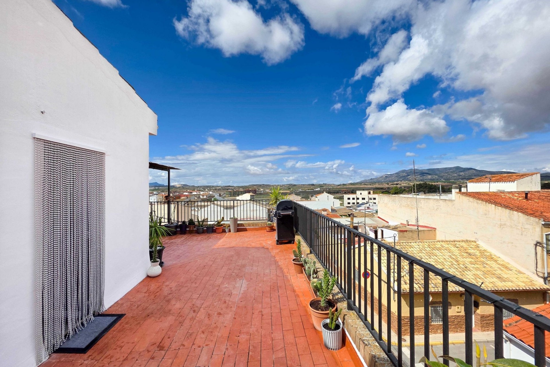 Herverkoop - Herenhuis -
Pinoso