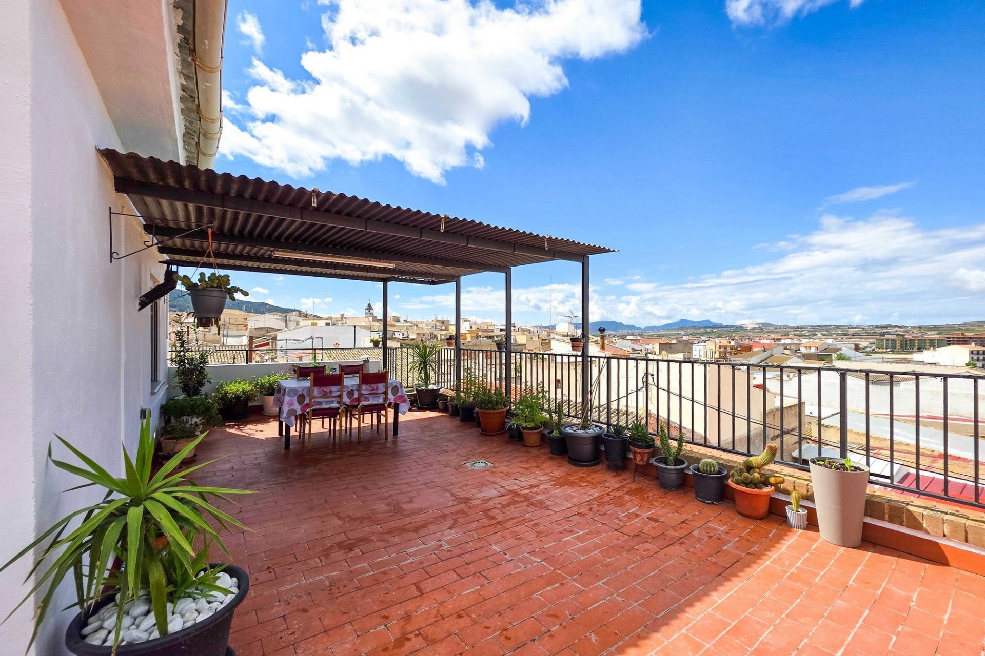 Herverkoop - Herenhuis -
Pinoso