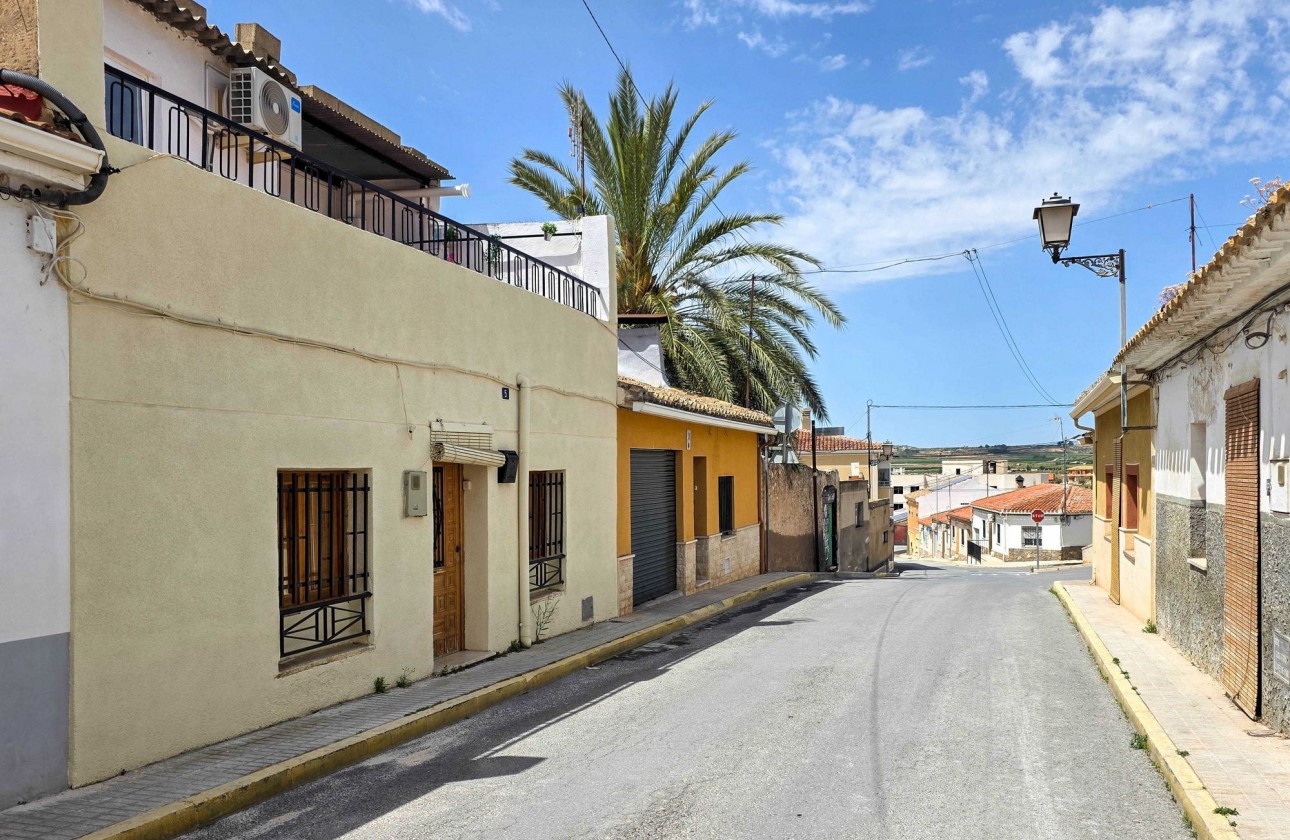 Herverkoop - Herenhuis -
Pinoso