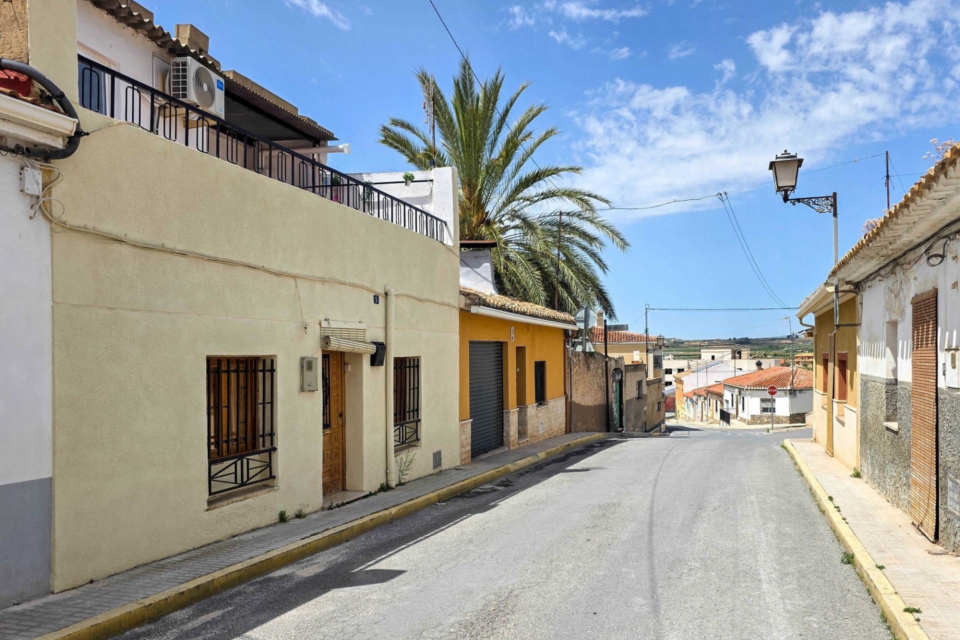 Herverkoop - Herenhuis -
Pinoso