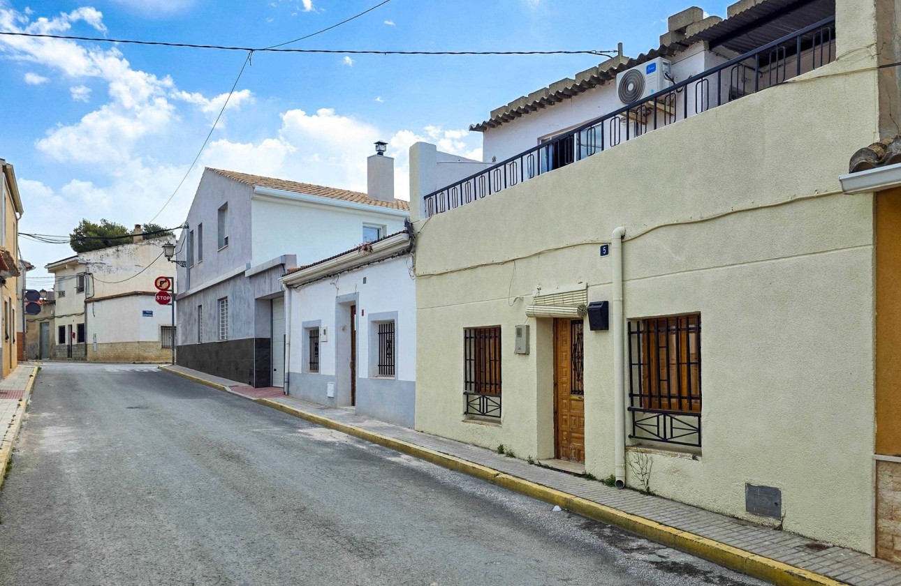 Herverkoop - Herenhuis -
Pinoso