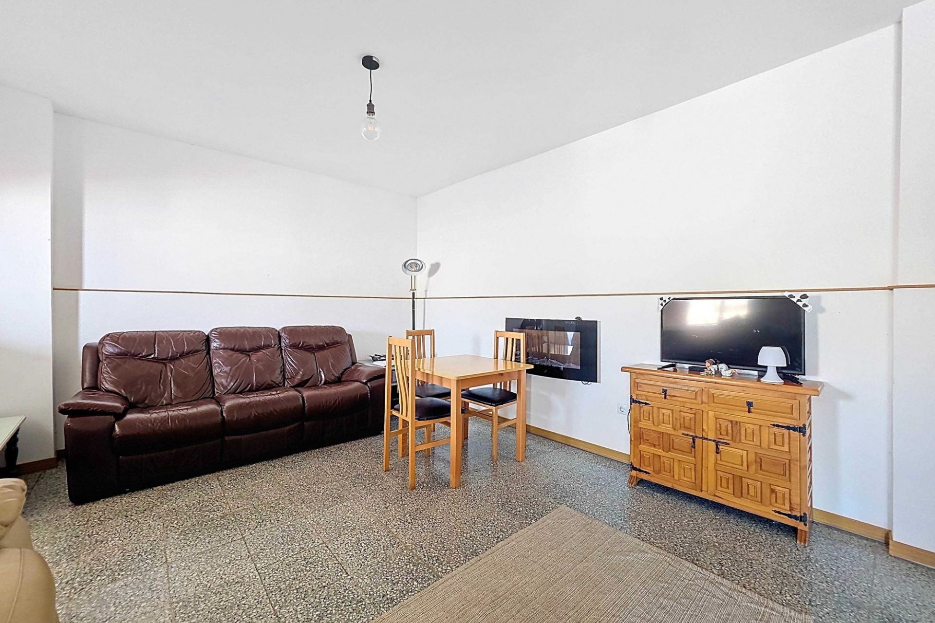 Herverkoop - Herenhuis -
Pinoso