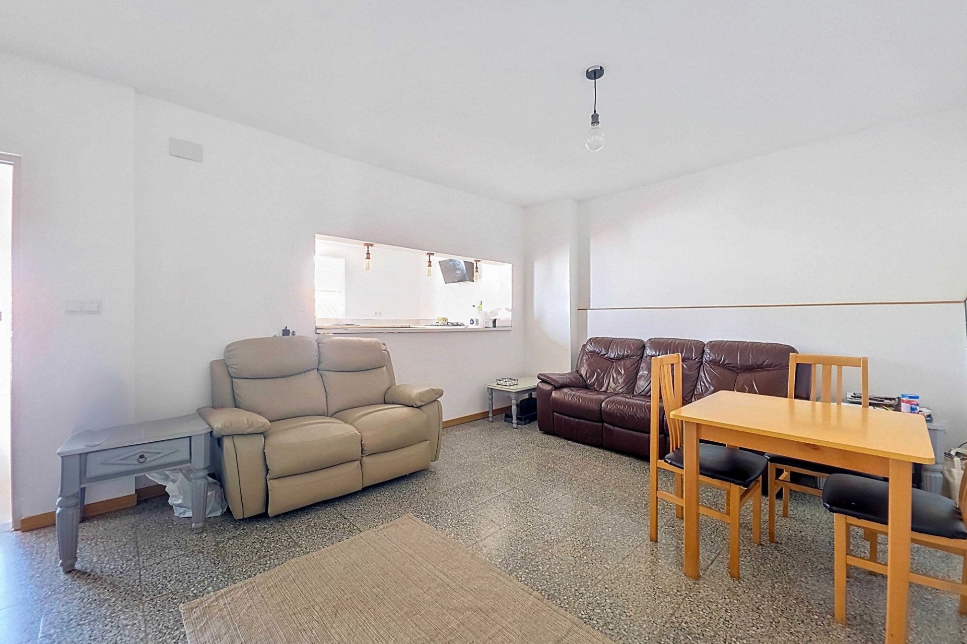 Herverkoop - Herenhuis -
Pinoso