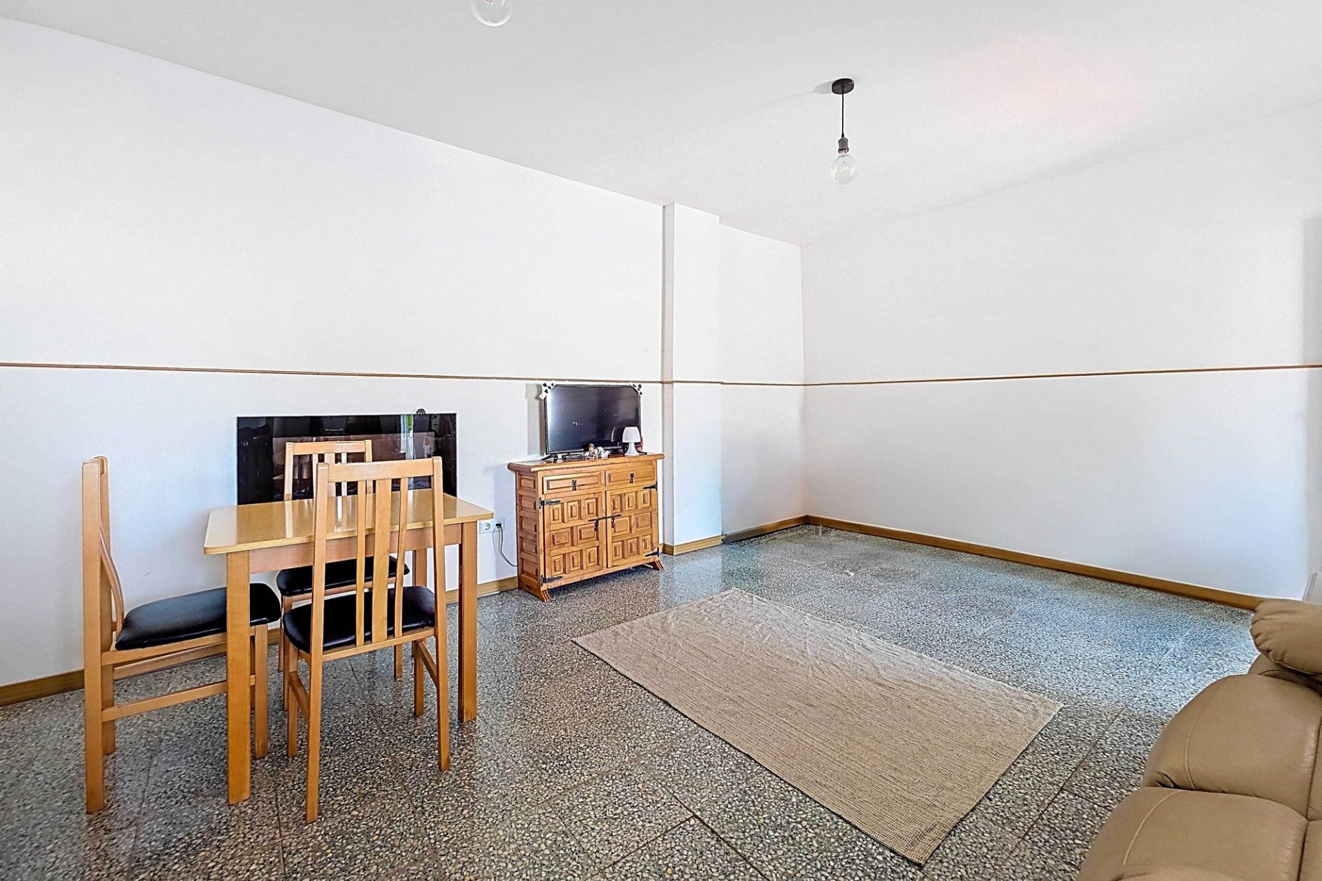 Herverkoop - Herenhuis -
Pinoso