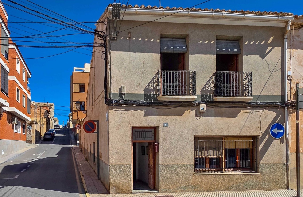 Herverkoop - Herenhuis -
Pinoso