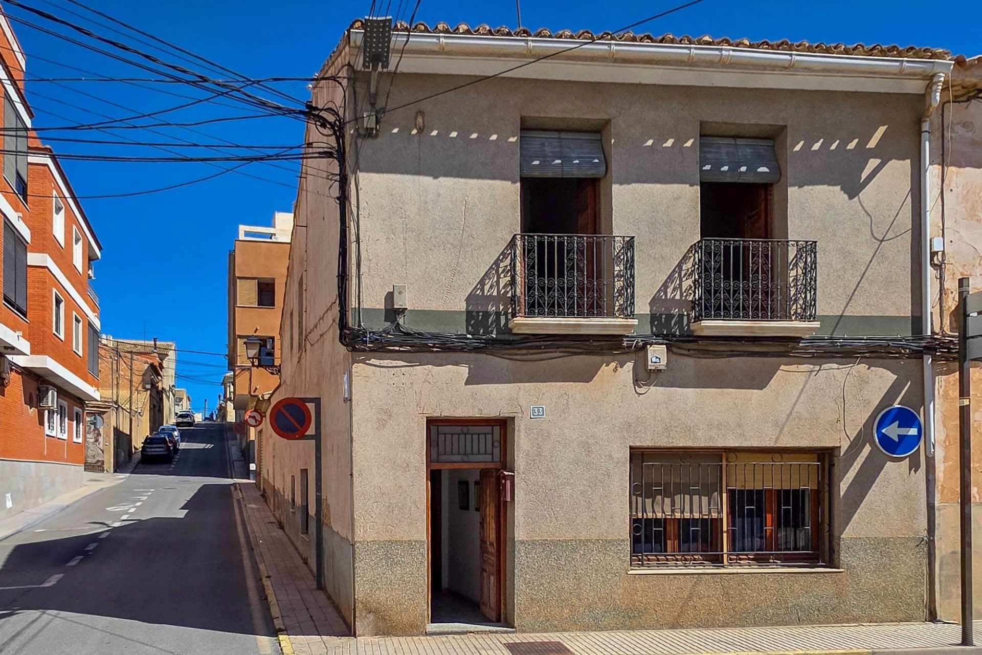 Herverkoop - Herenhuis -
Pinoso