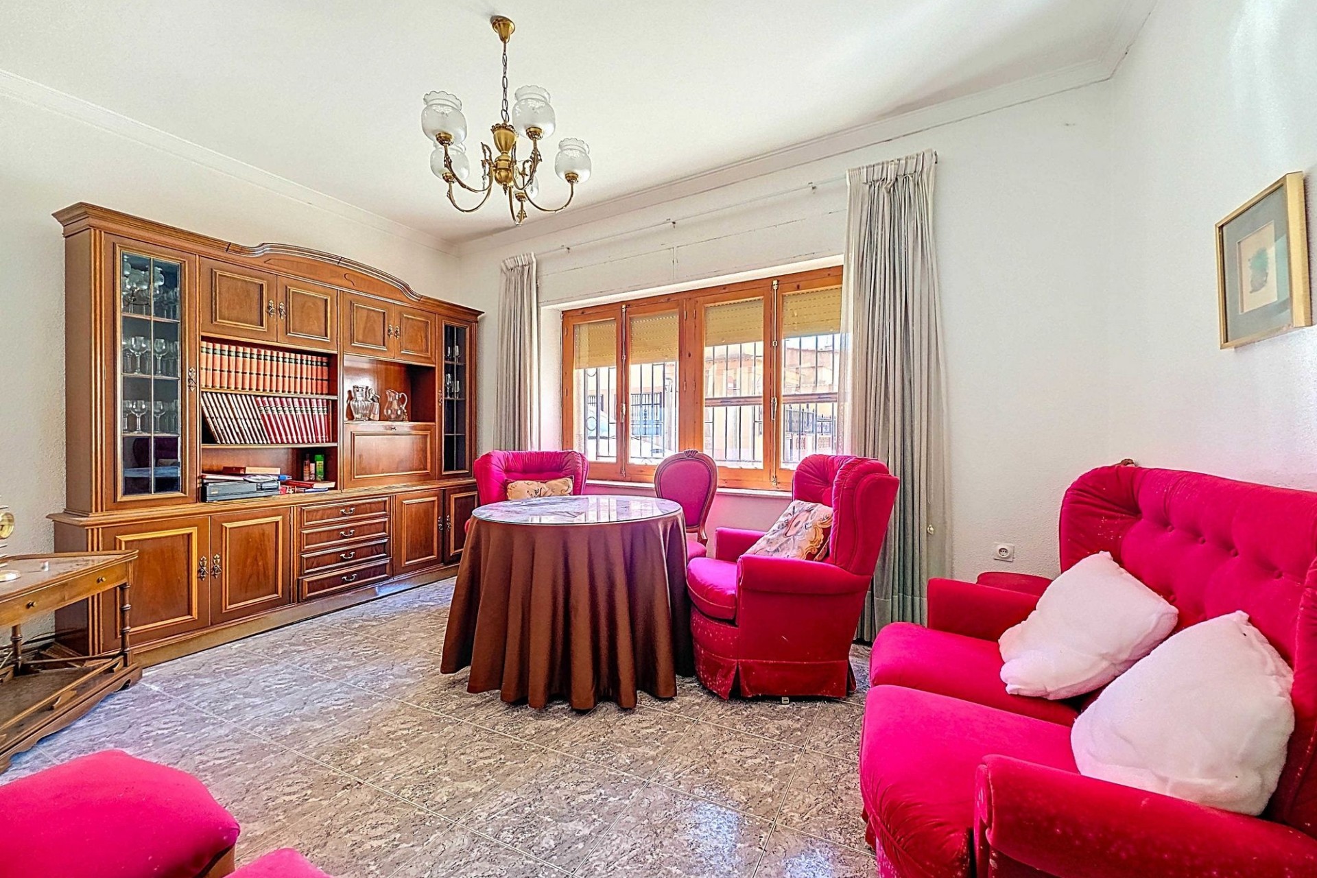 Herverkoop - Herenhuis -
Pinoso