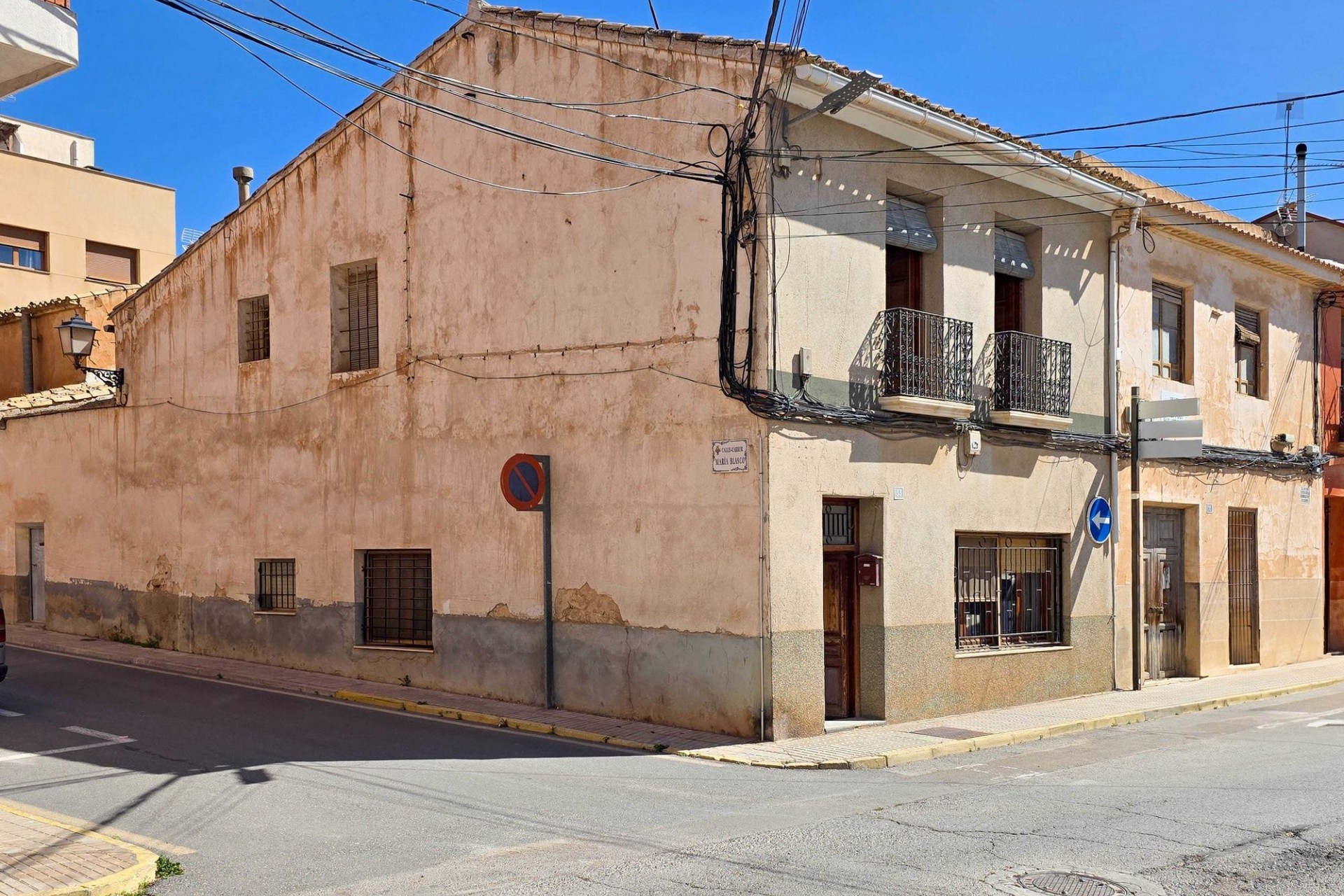 Herverkoop - Herenhuis -
Pinoso