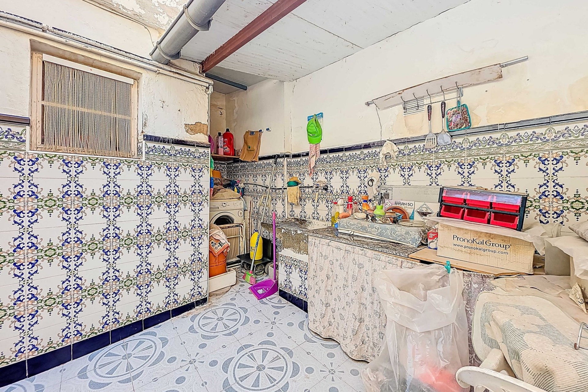 Herverkoop - Herenhuis -
Pinoso