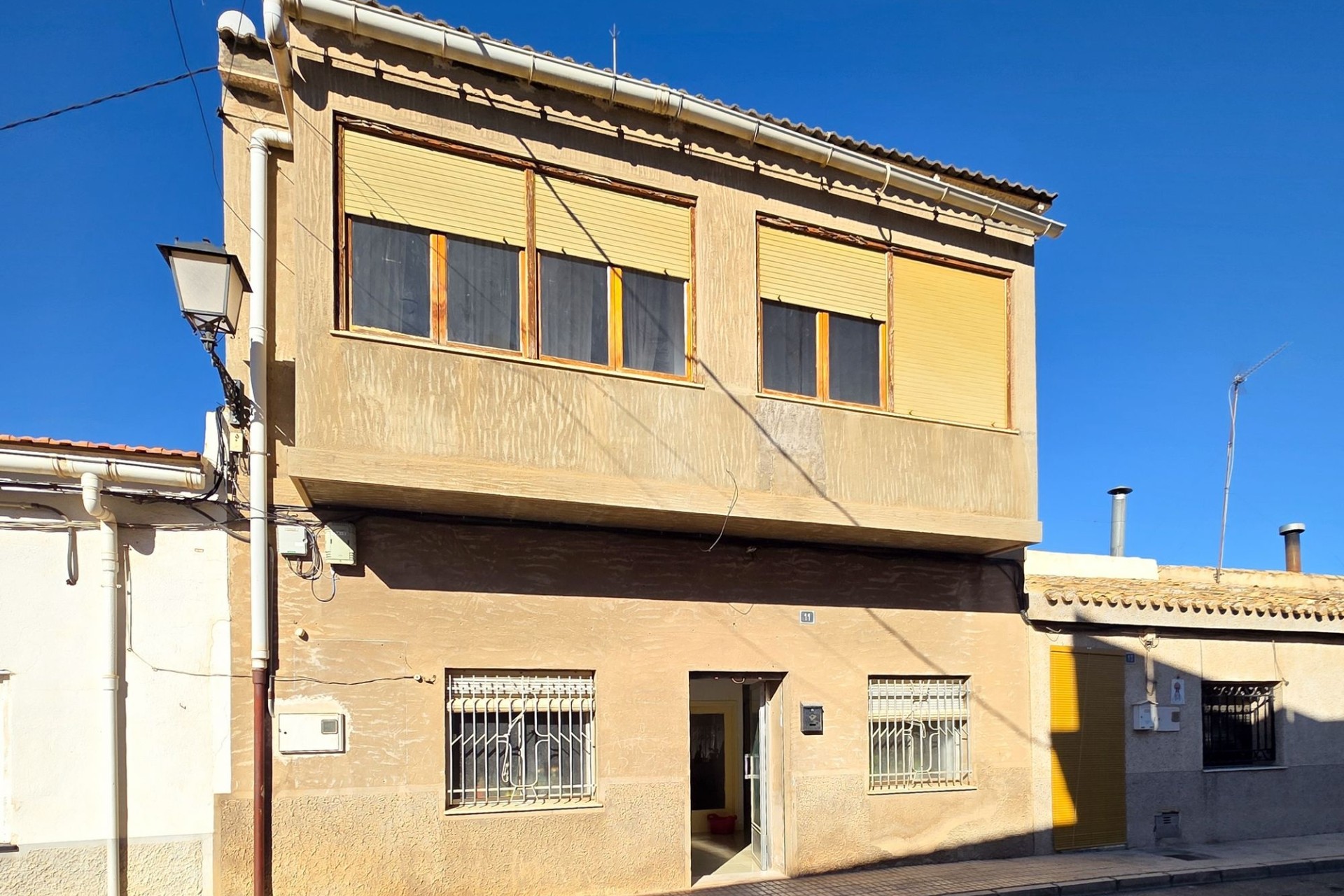 Herverkoop - Herenhuis -
Pinoso