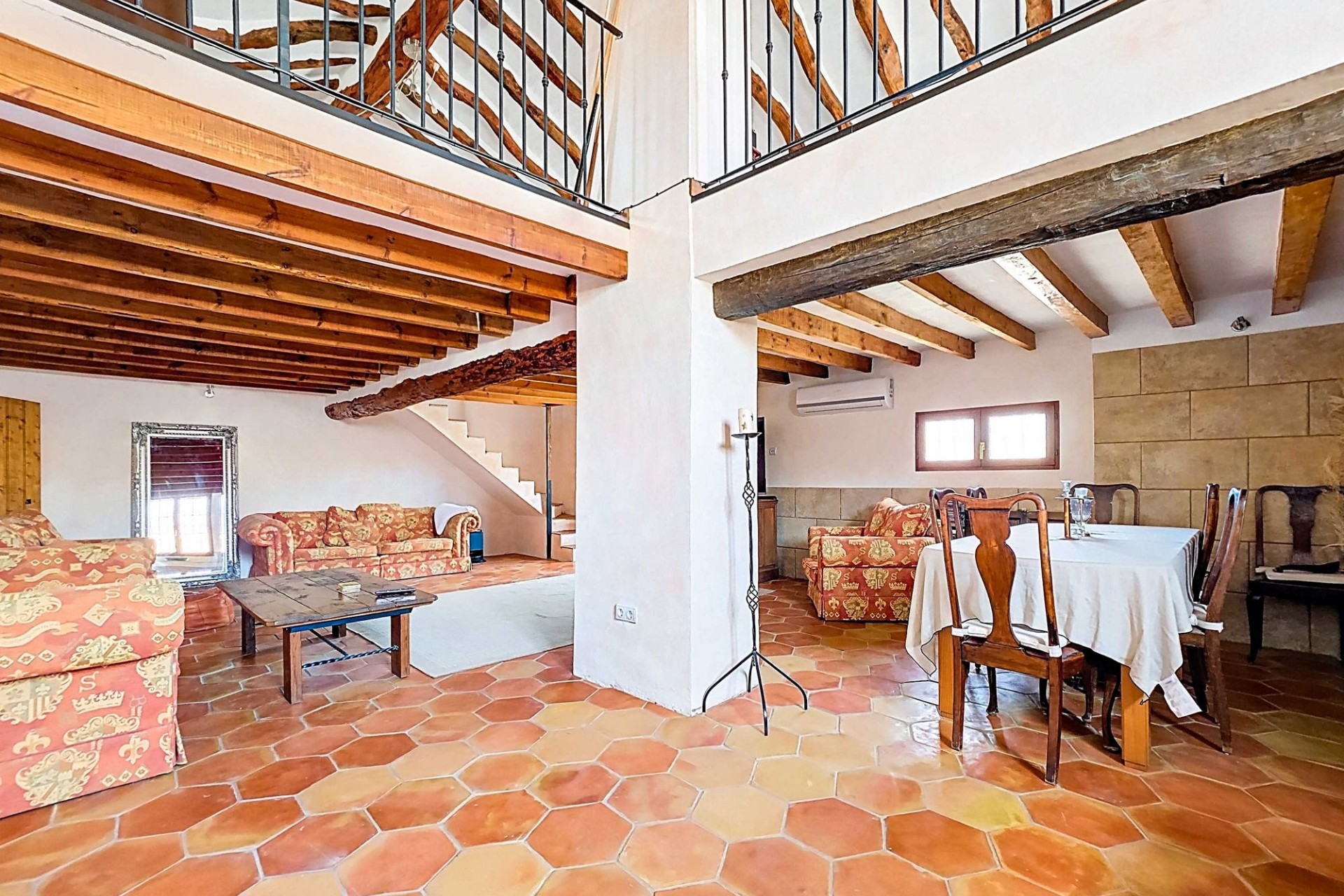 Herverkoop - Landhuis -
La Alberquilla