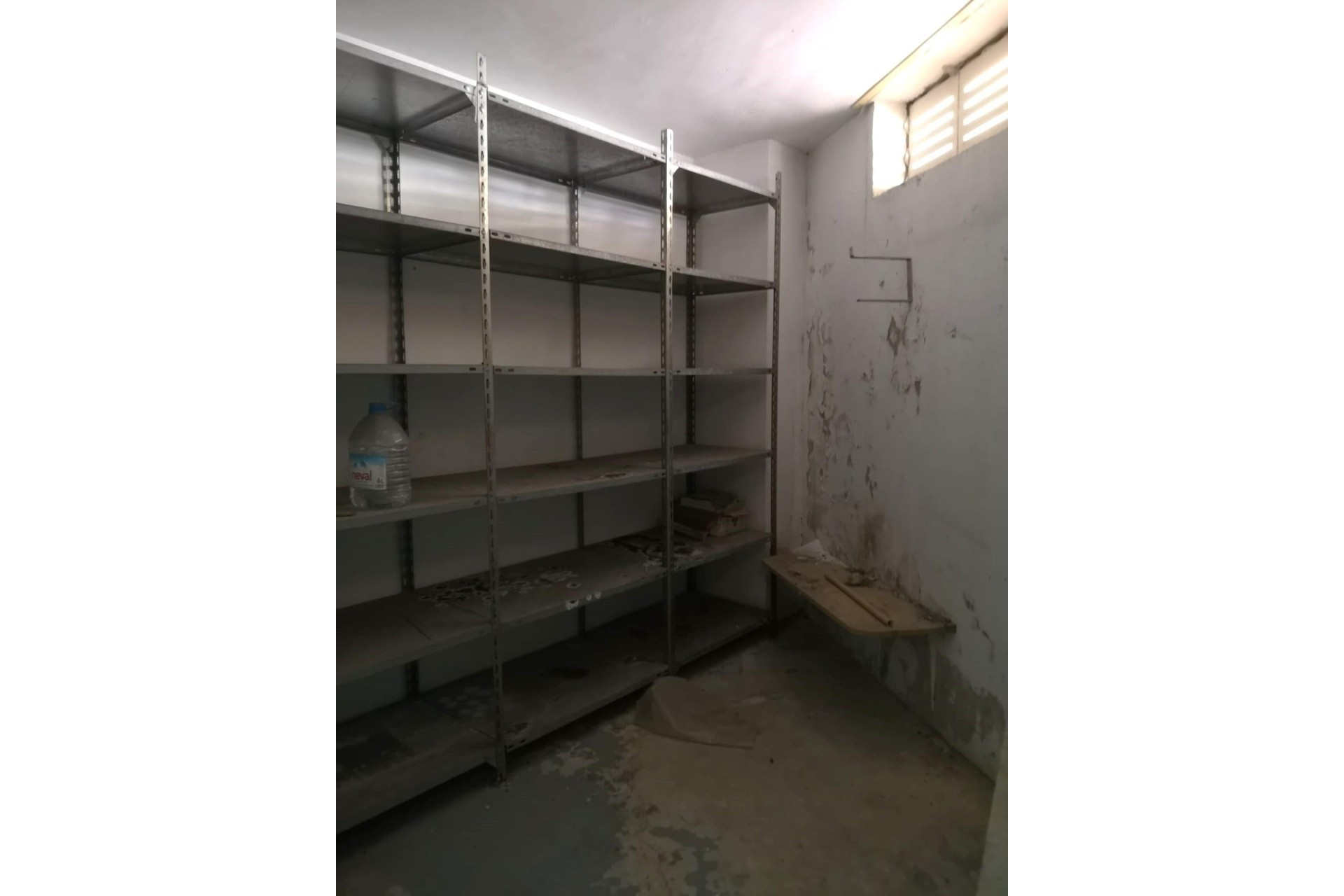 Herverkoop - Opslagruimte -
Torrevieja - Estacion de autobuses