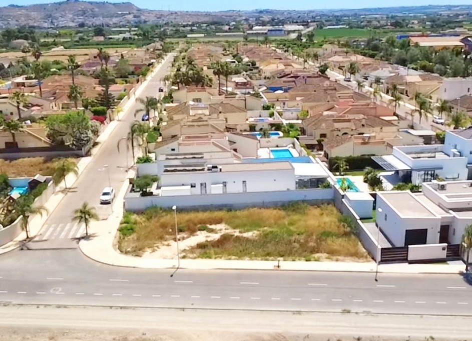 Herverkoop - Perceel Grond -
Formentera del Segura