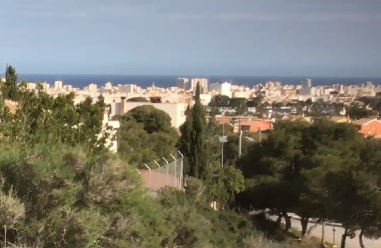 Herverkoop - Perceel Grond -
Mutxamel