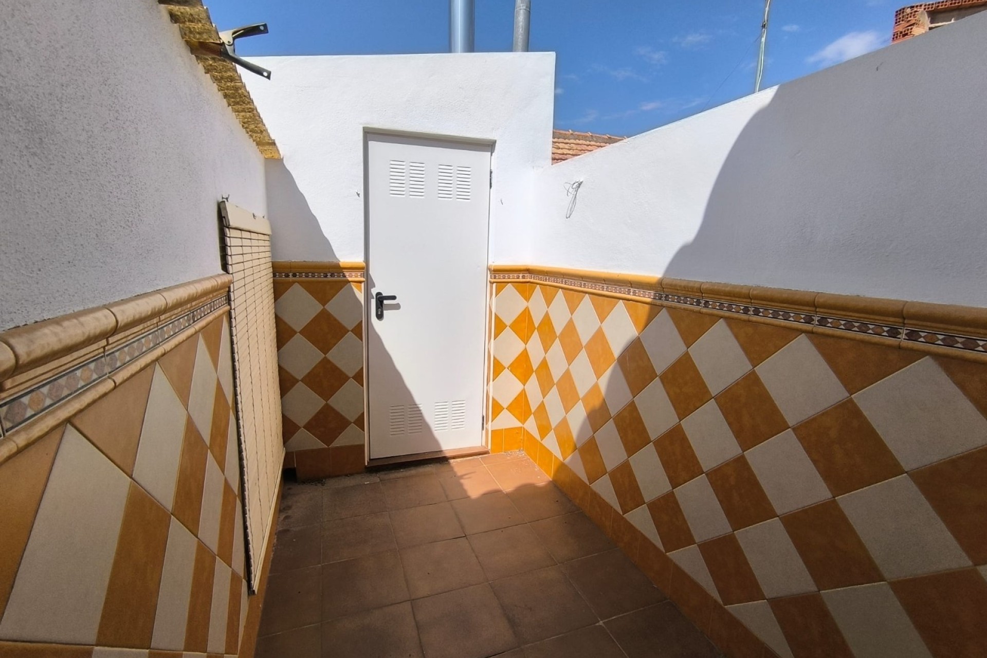 Herverkoop - Rijhuis -
Algueña - Inland