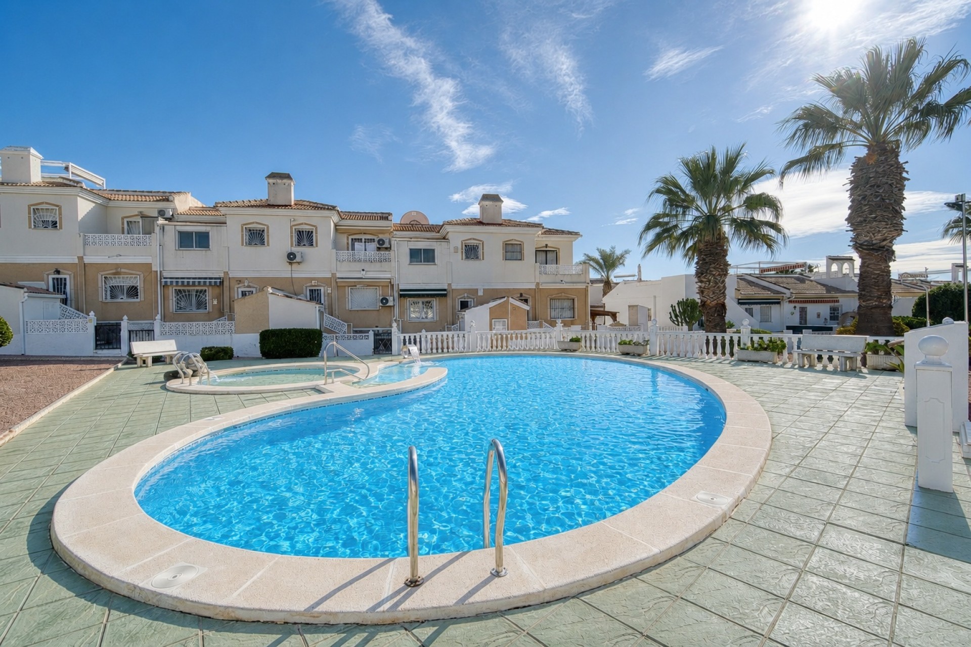 Herverkoop - Rijhuis -
Benijofar - Monte Azul