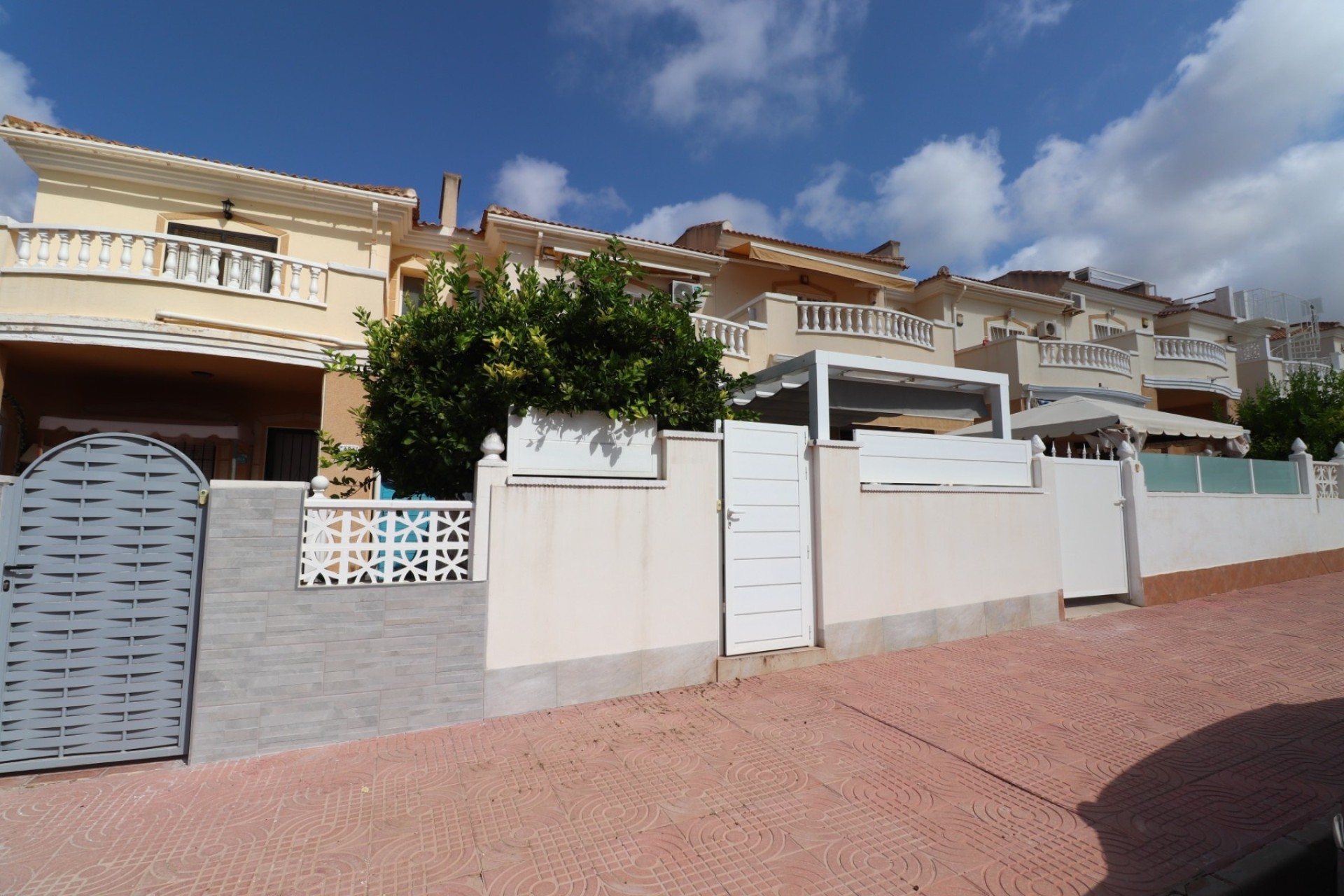 Herverkoop - Rijhuis -
Benijofar - Monte Azul