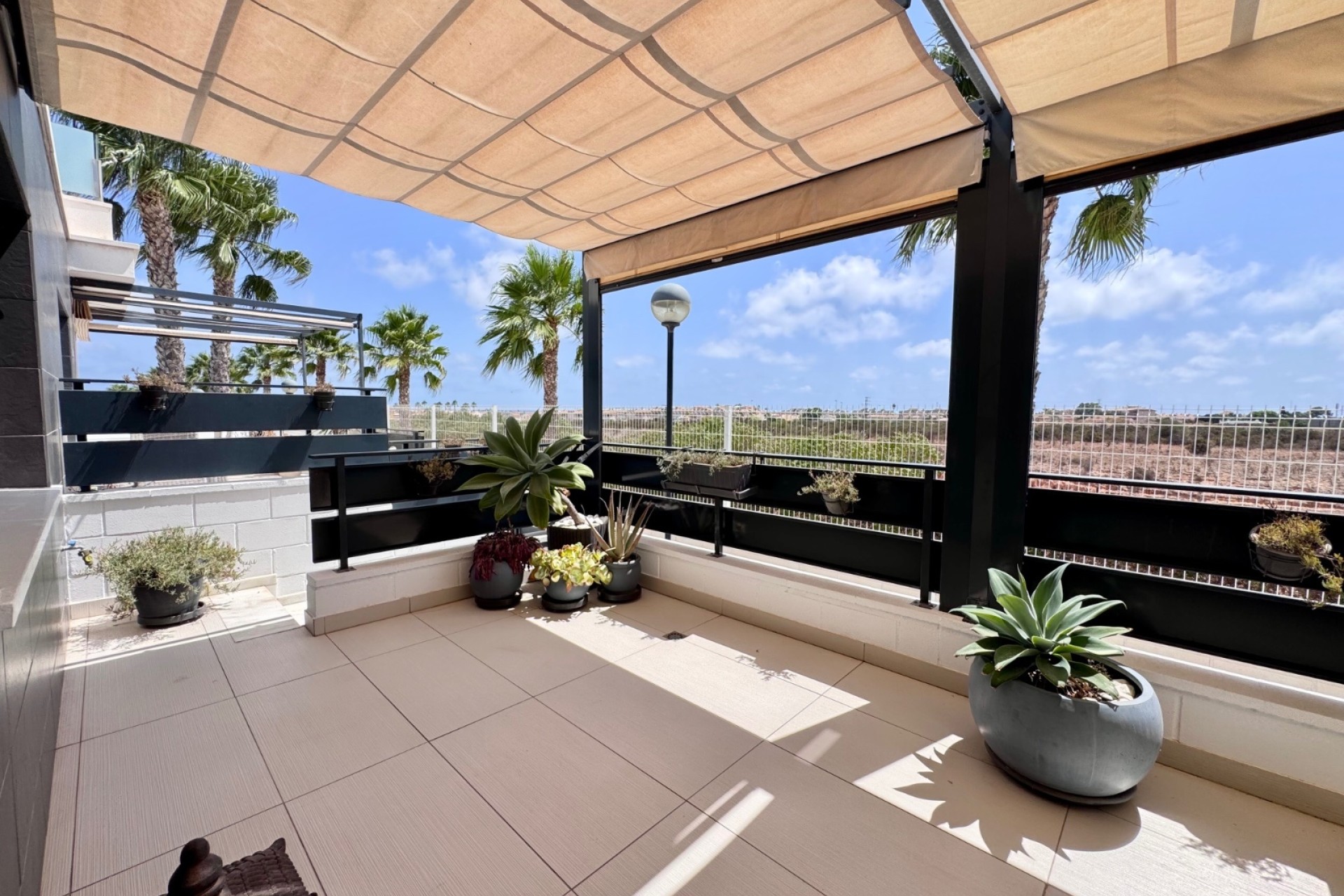 Herverkoop - Rijhuis -
Cabo Roig