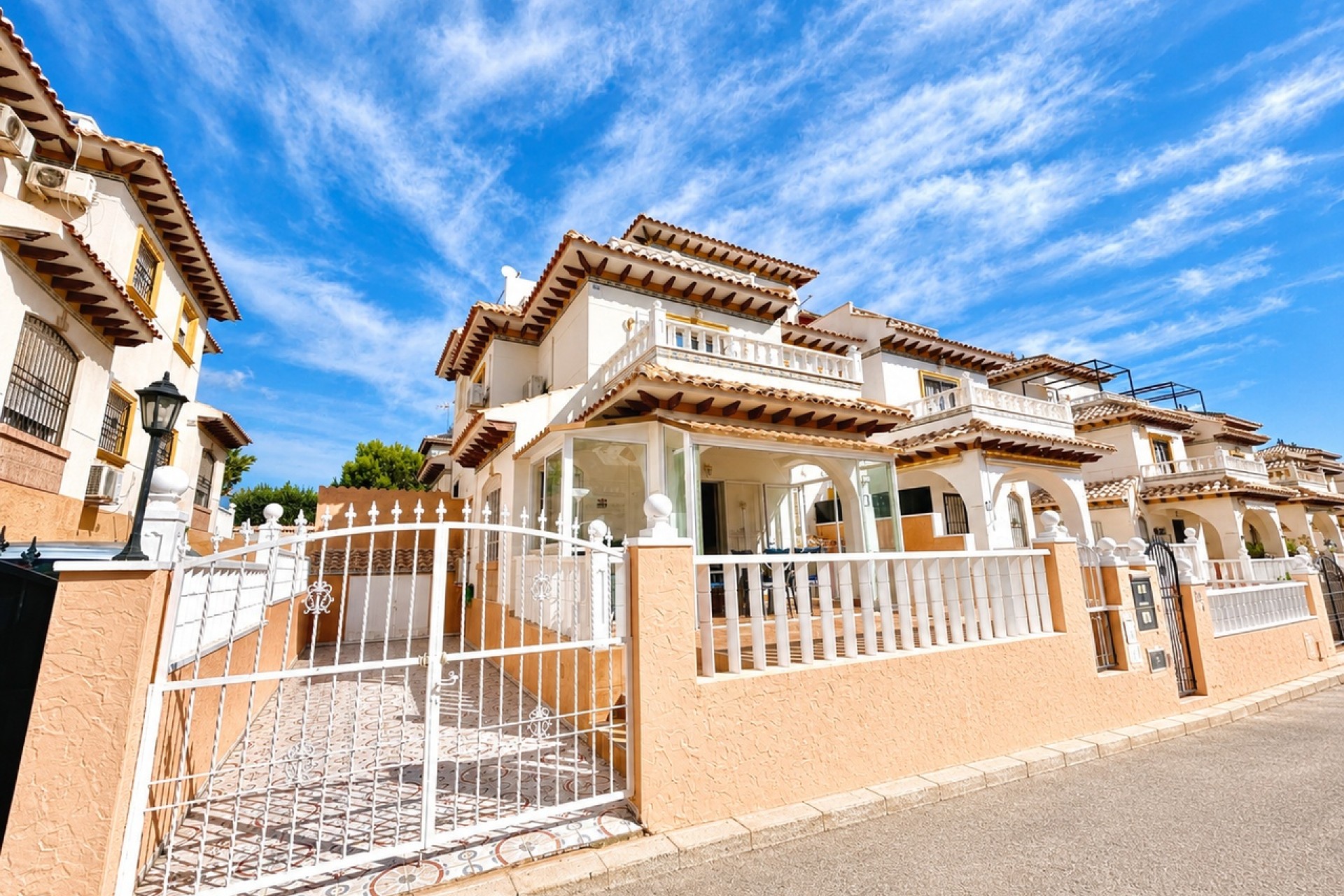 Herverkoop - Rijhuis -
Cabo Roig