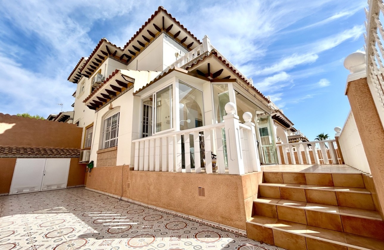 Herverkoop - Rijhuis -
Cabo Roig