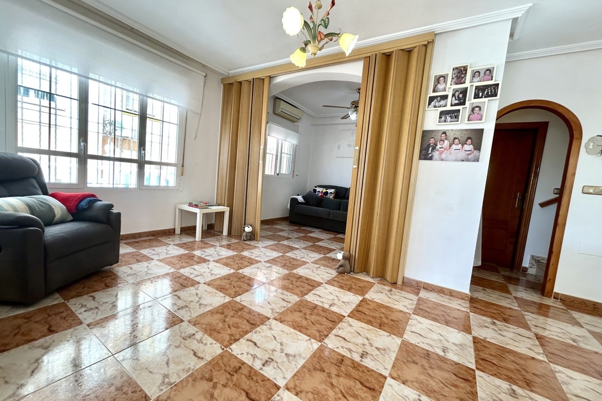 Herverkoop - Rijhuis -
Cabo Roig