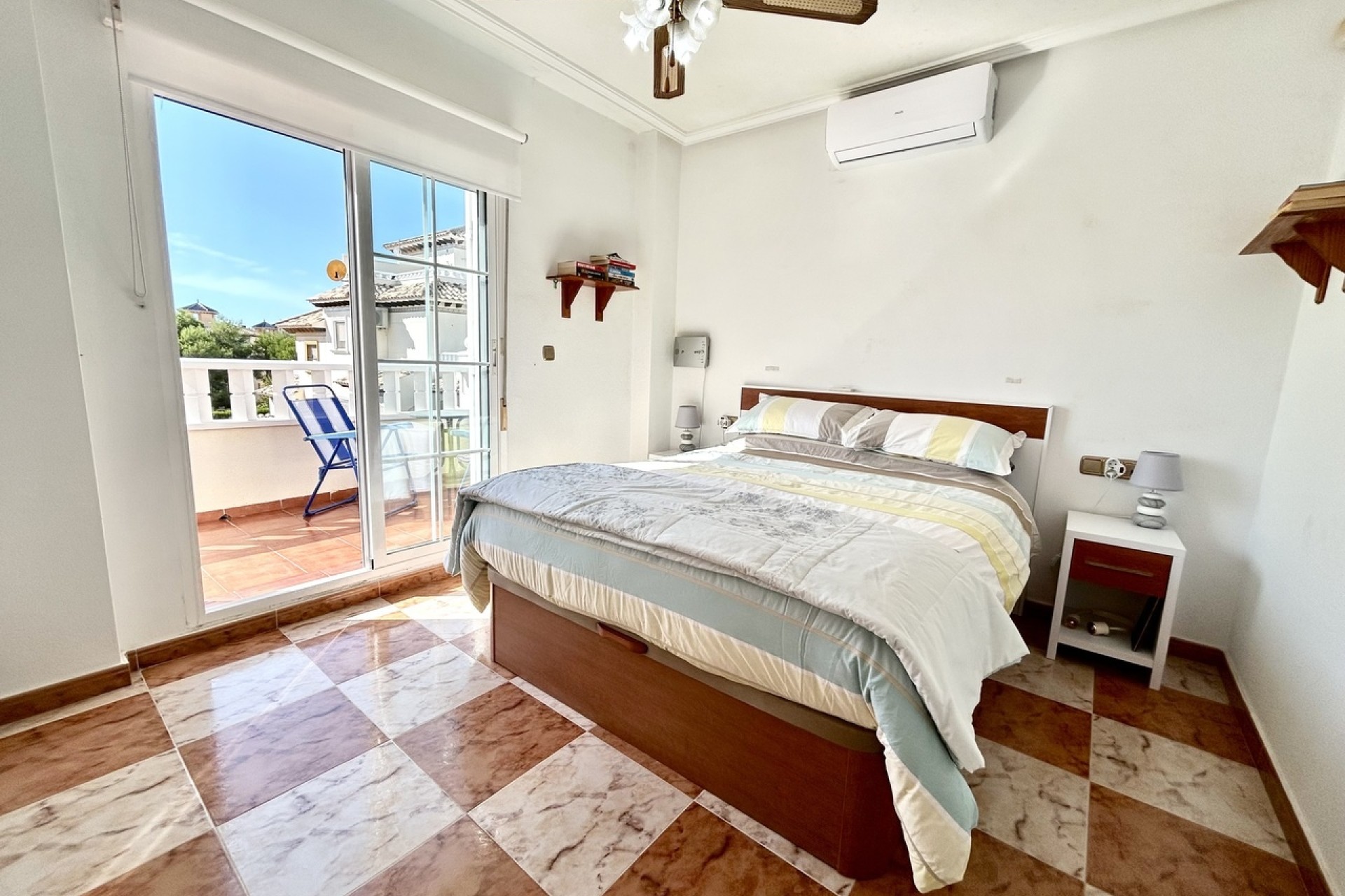 Herverkoop - Rijhuis -
Cabo Roig