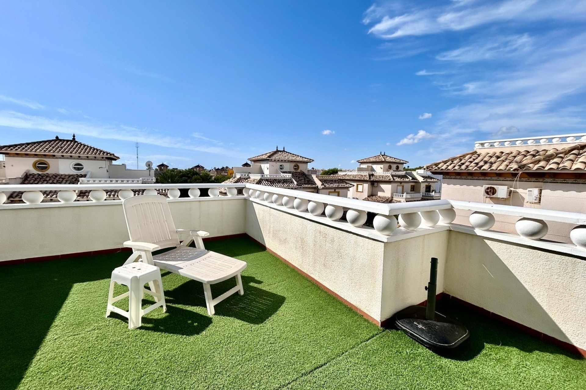 Herverkoop - Rijhuis -
Cabo Roig