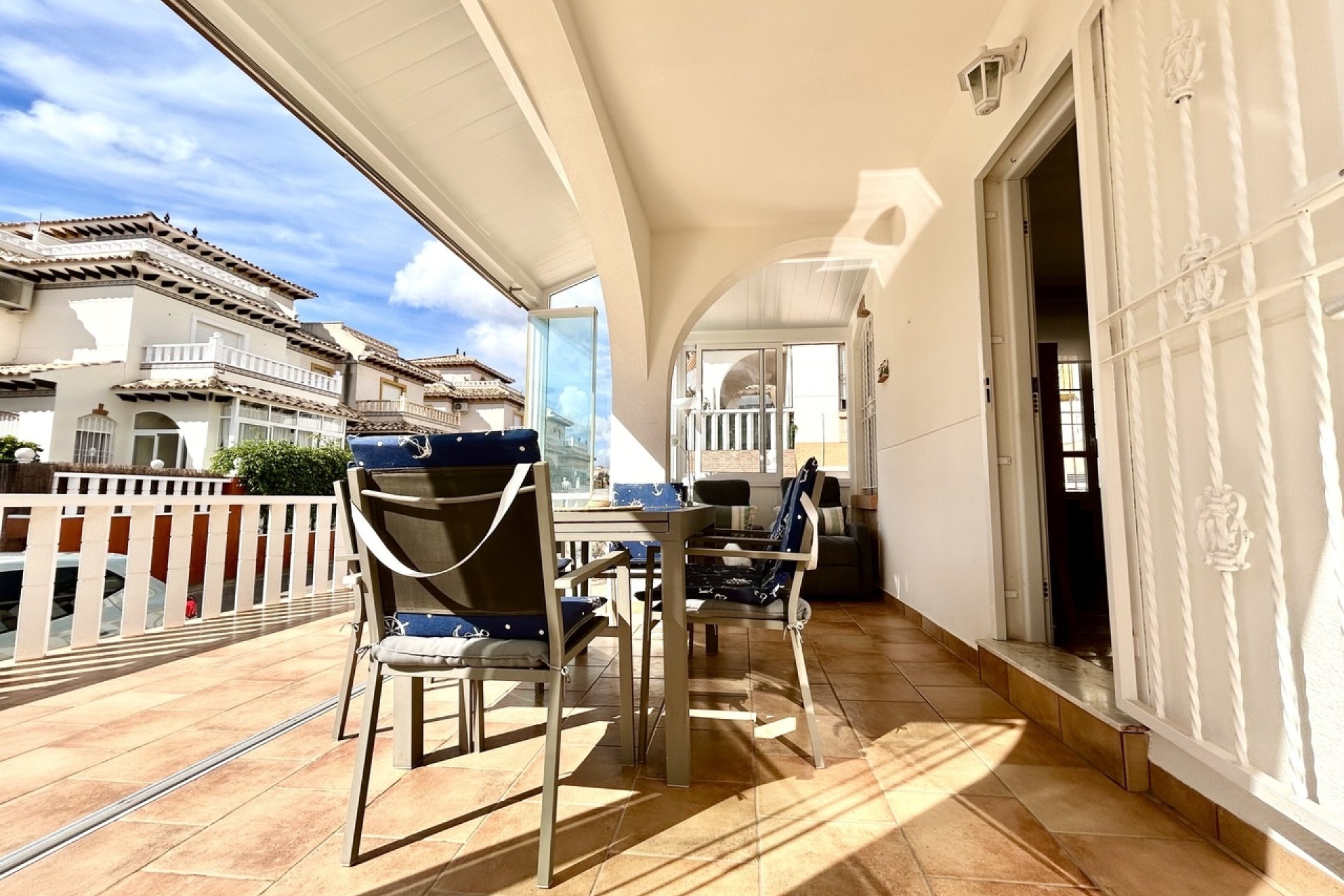 Herverkoop - Rijhuis -
Cabo Roig