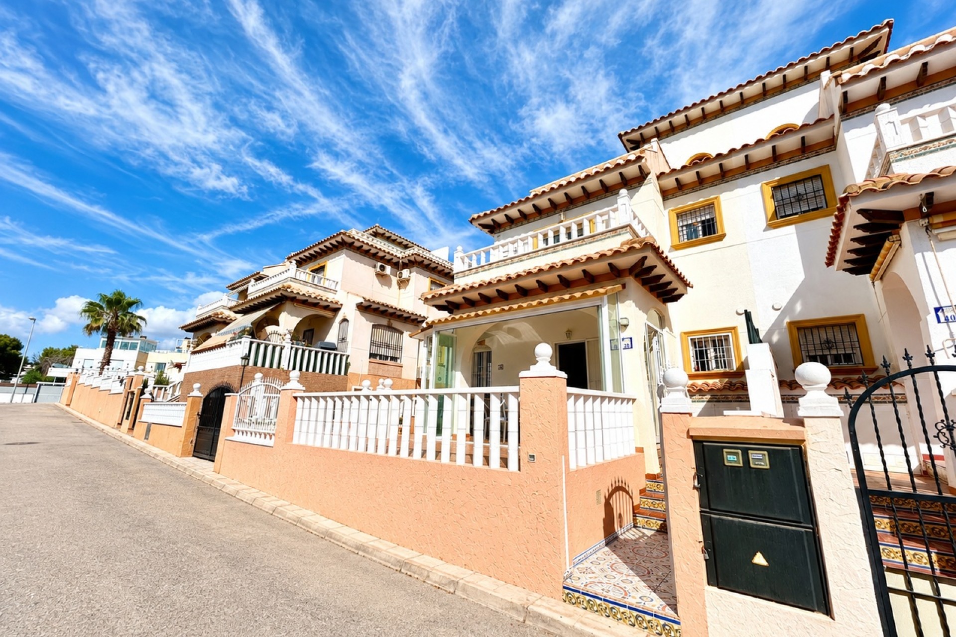 Herverkoop - Rijhuis -
Cabo Roig