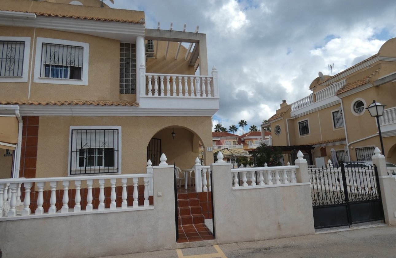 Herverkoop - Rijhuis -
Cabo Roig